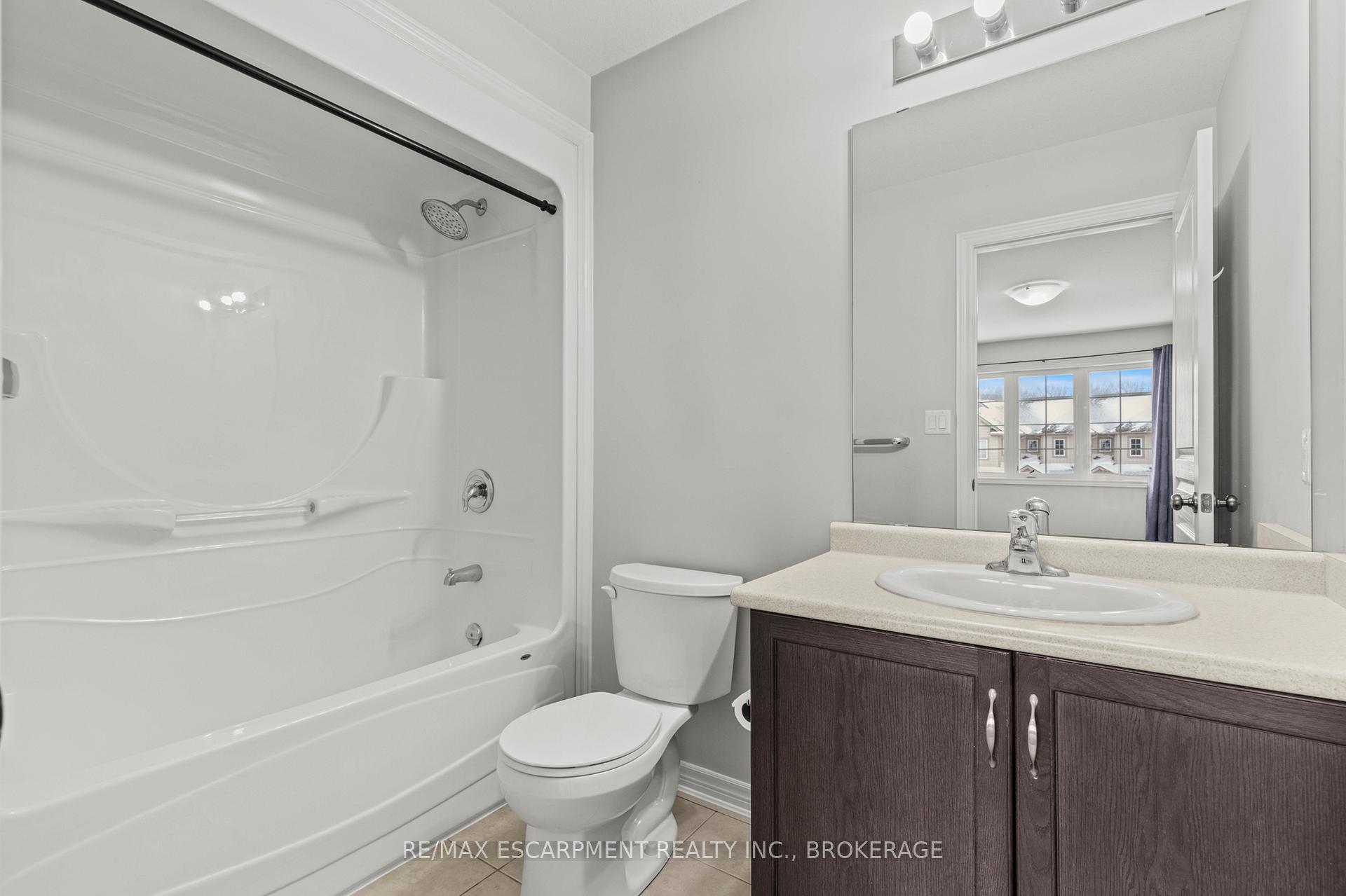 Photo 20 of Unit Main, 141 Winterberry Boulevard, Thorold, Confederation Heights — HOMEH
