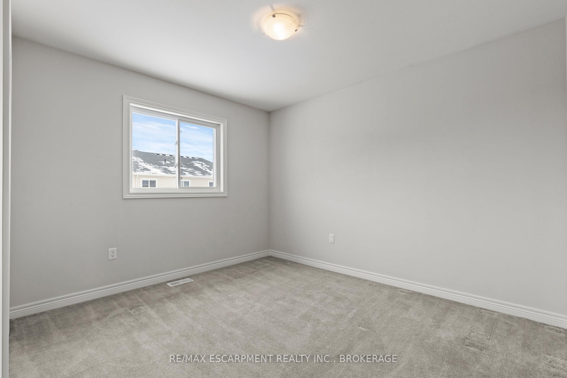 Photo 21 of Unit Main, 141 Winterberry Boulevard, Thorold, Confederation Heights — HOMEH