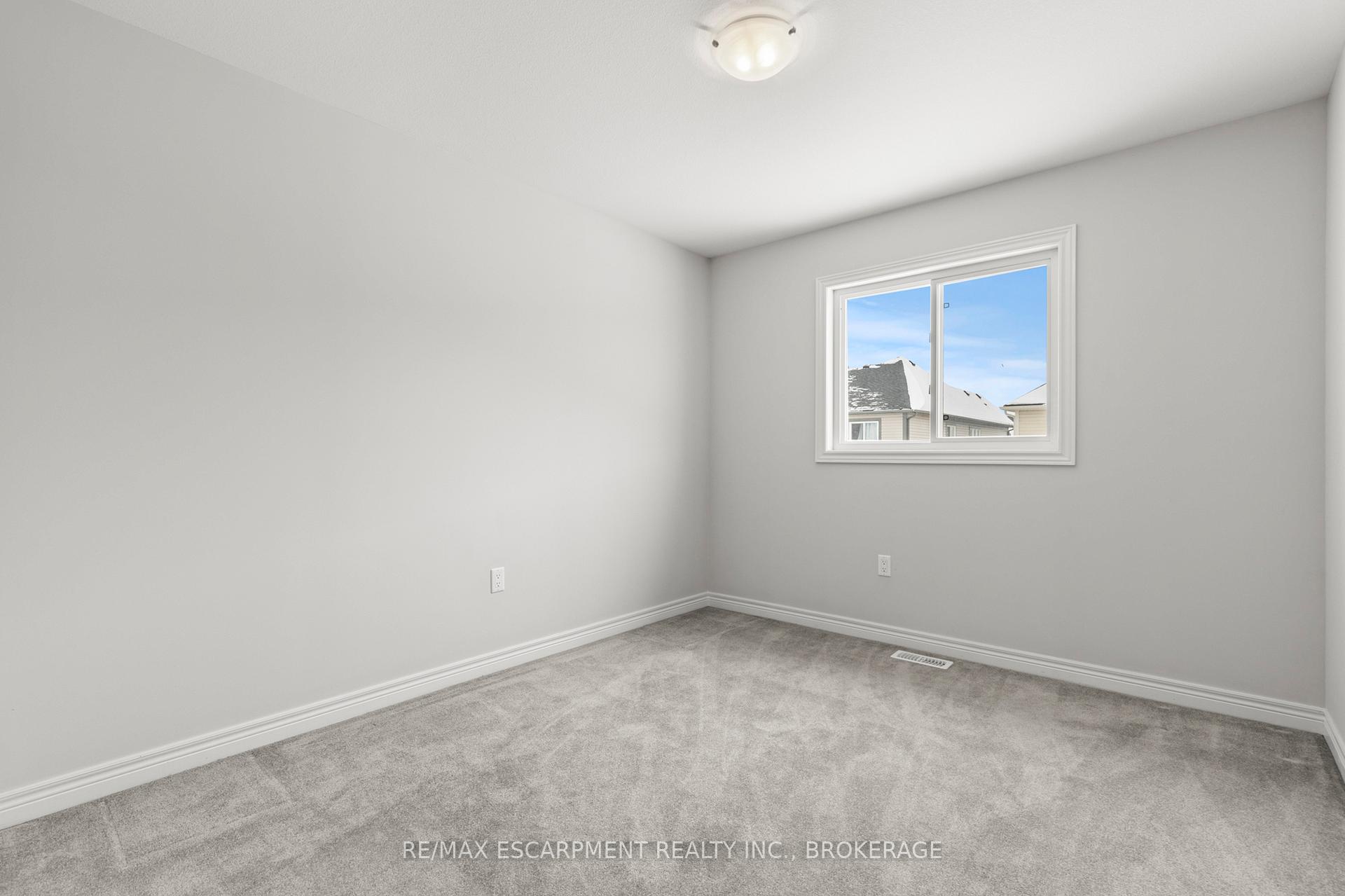 Photo 22 of Unit Main, 141 Winterberry Boulevard, Thorold, Confederation Heights — HOMEH