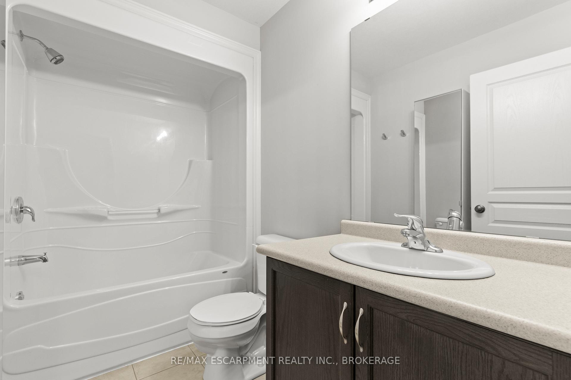 Photo 23 of Unit Main, 141 Winterberry Boulevard, Thorold, Confederation Heights — HOMEH