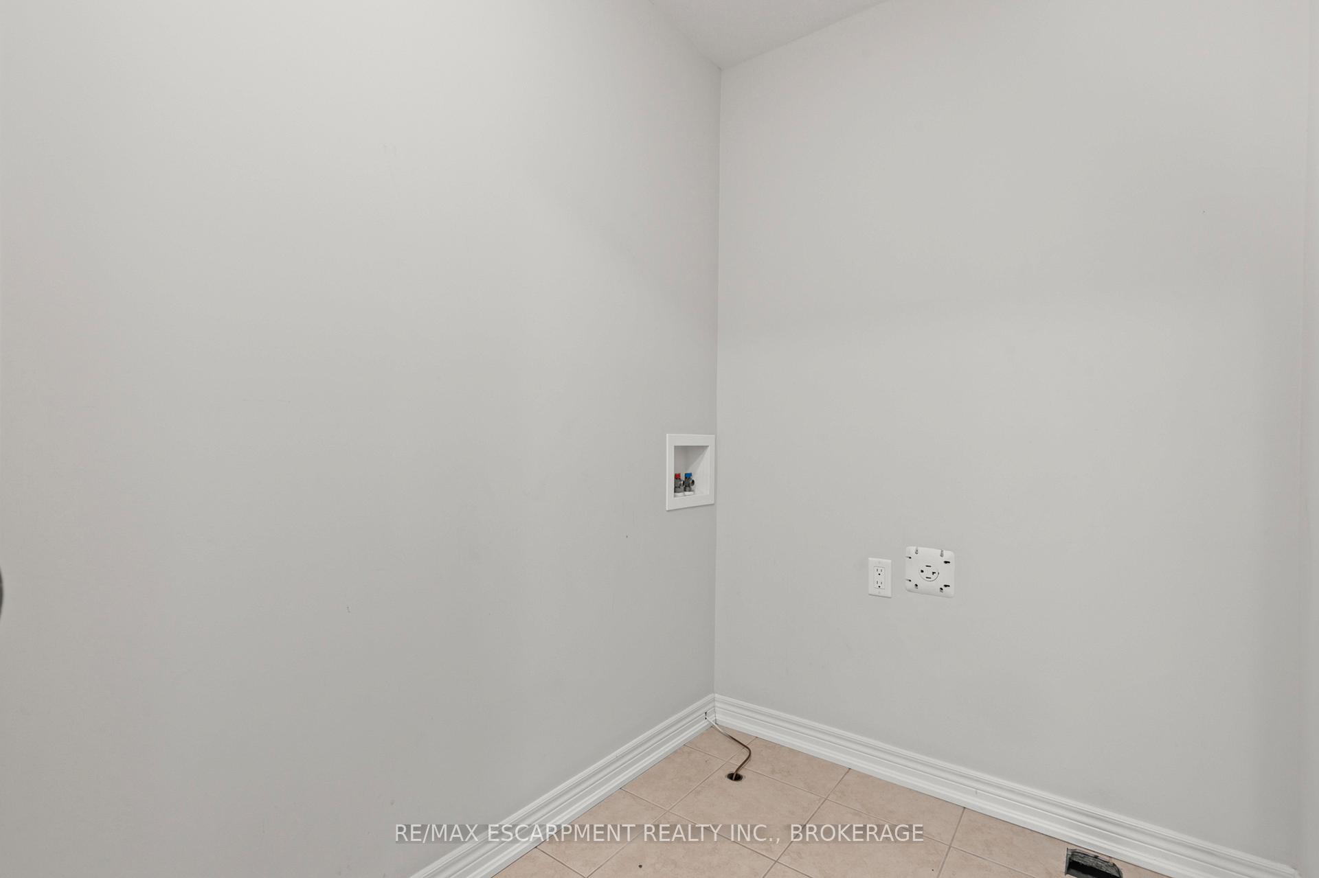 Photo 24 of Unit Main, 141 Winterberry Boulevard, Thorold, Confederation Heights — HOMEH