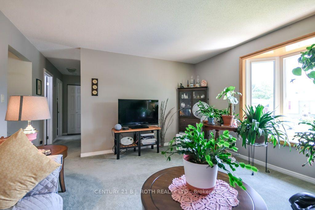 Photo 7 of 21 Korlea Crescent, Orillia — HOMEH