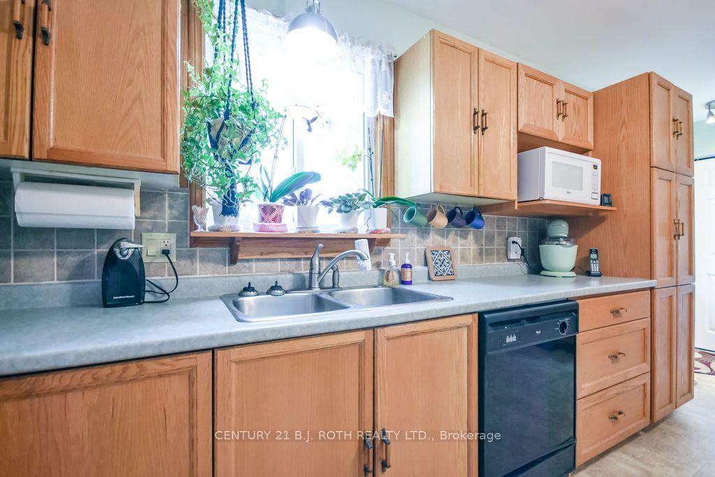 Photo 10 of 21 Korlea Crescent, Orillia — HOMEH