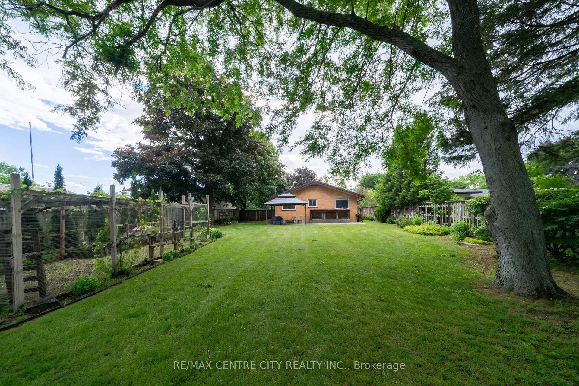Photo 4 of 245 Dominion Street, Strathroy-Caradoc, NW — HOMEH