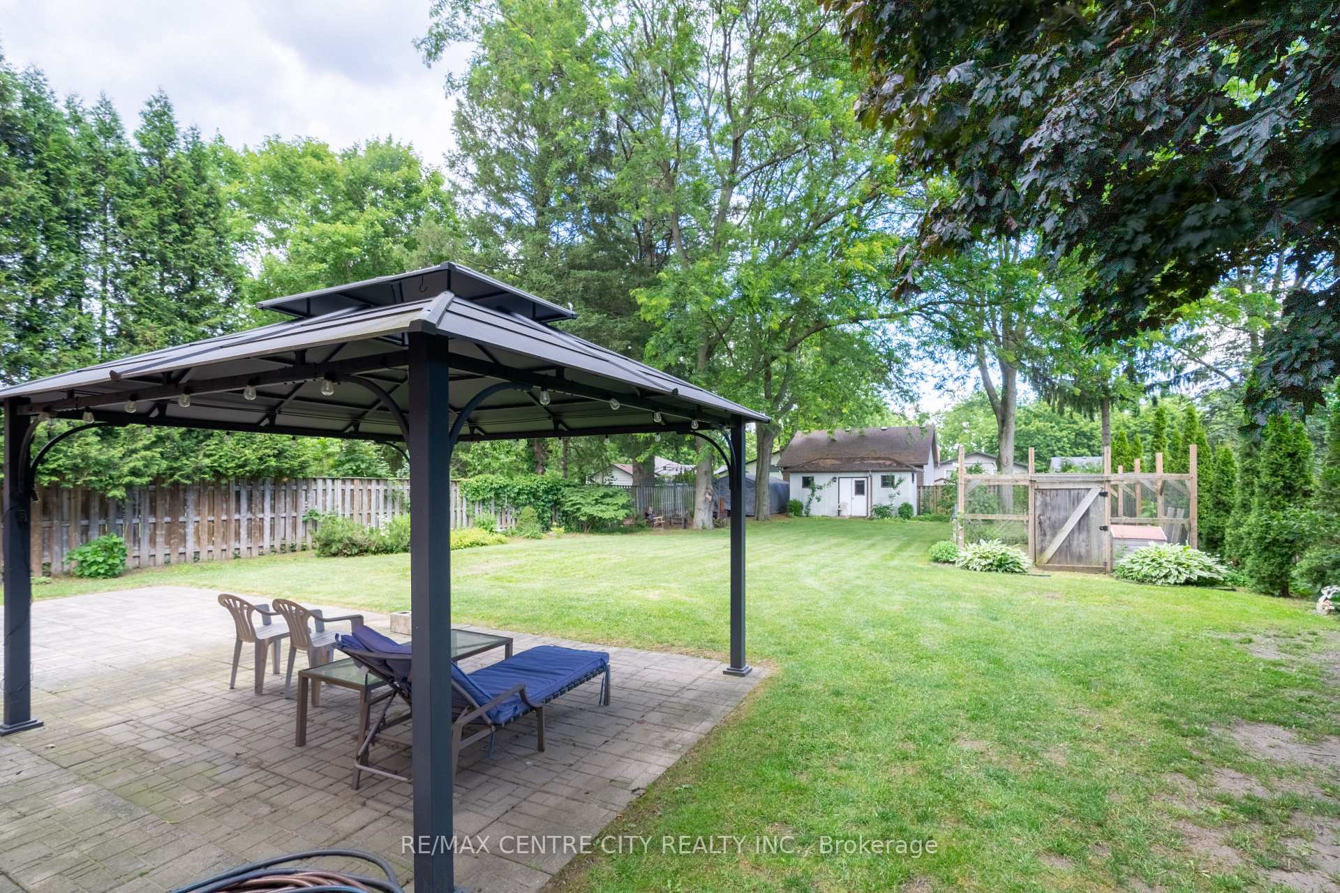 Photo 5 of 245 Dominion Street, Strathroy-Caradoc, NW — HOMEH