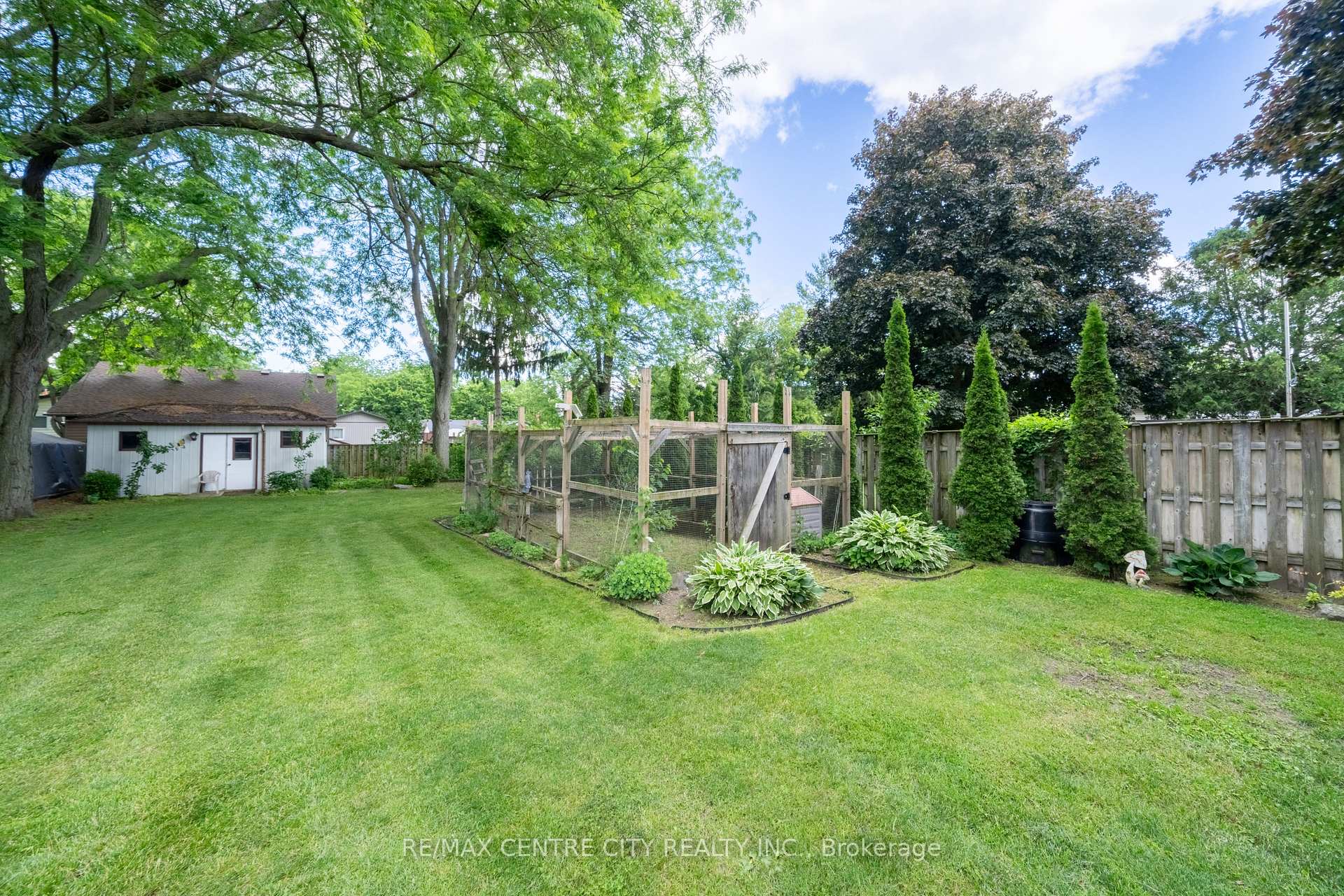 Photo 7 of 245 Dominion Street, Strathroy-Caradoc, NW — HOMEH