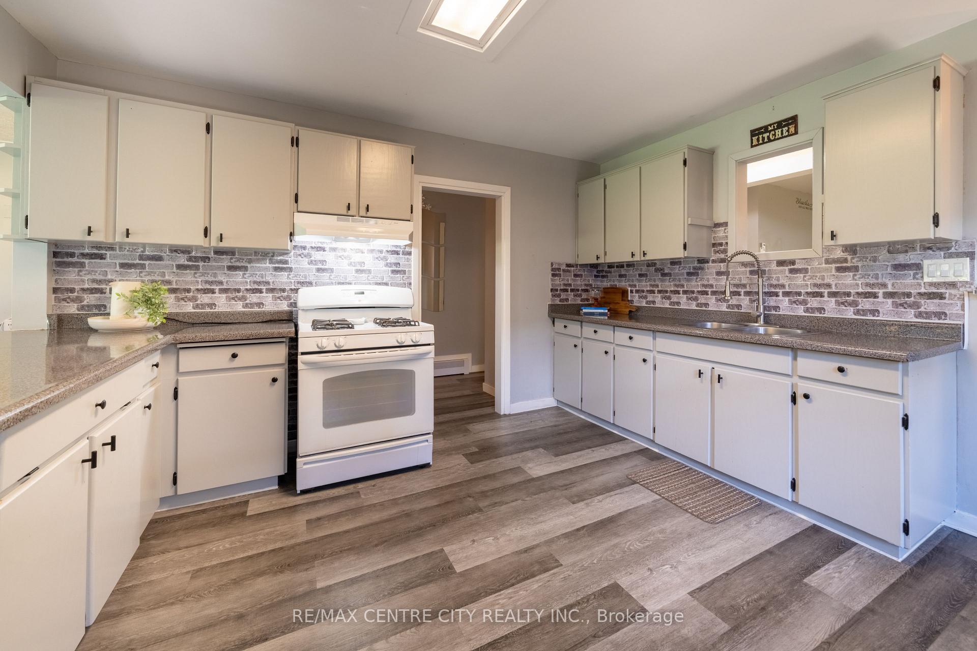 Photo 16 of 245 Dominion Street, Strathroy-Caradoc, NW — HOMEH