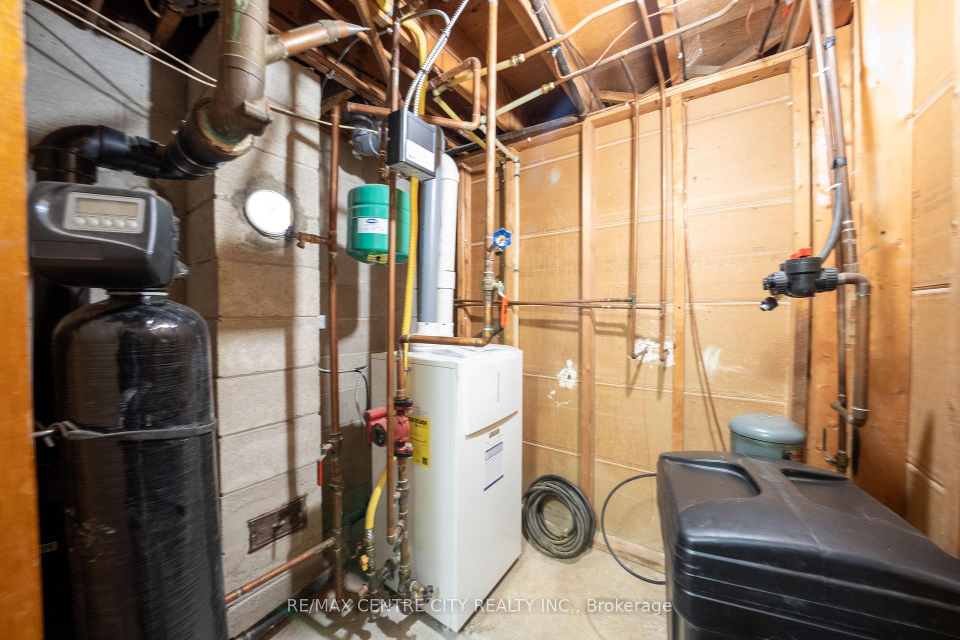 Photo 32 of 245 Dominion Street, Strathroy-Caradoc, NW — HOMEH