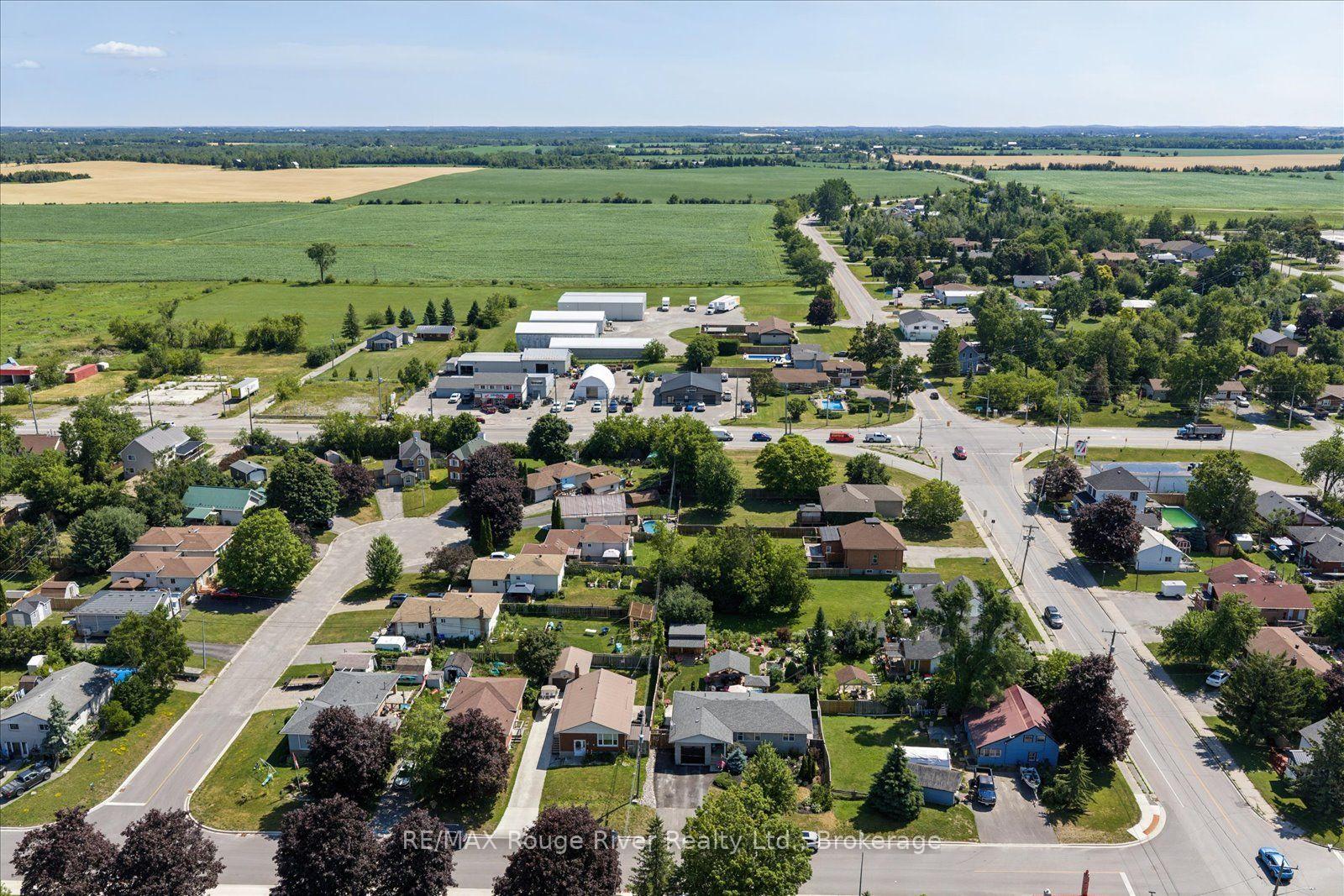 Photo 2 of 8 St. James Street, Kawartha Lakes, Lindsay — HOMEH
