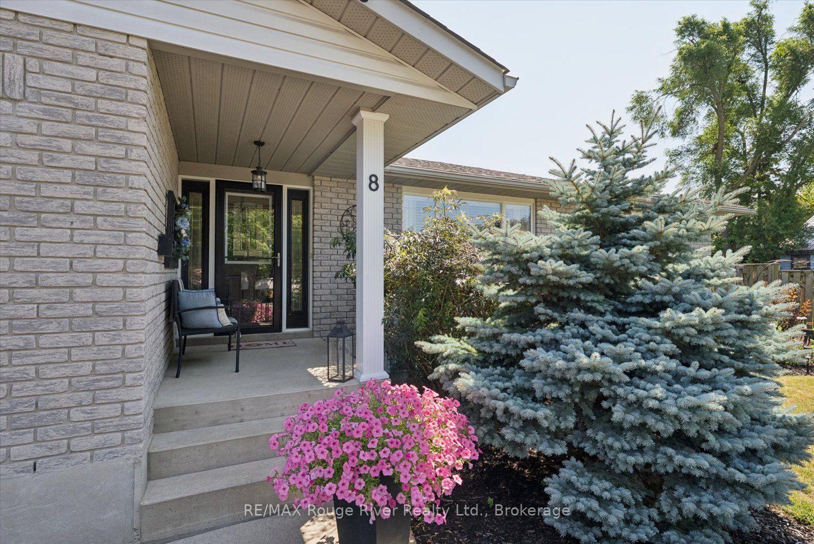 Photo 3 of 8 St. James Street, Kawartha Lakes, Lindsay — HOMEH