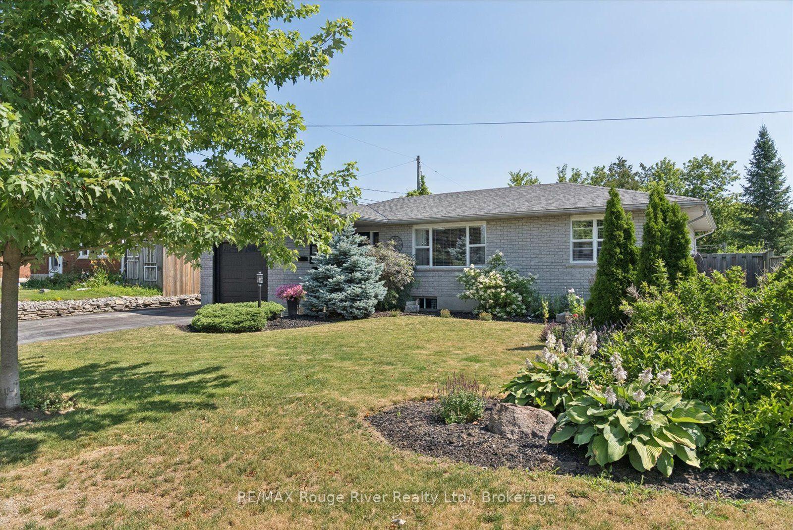 Photo 6 of 8 St. James Street, Kawartha Lakes, Lindsay — HOMEH