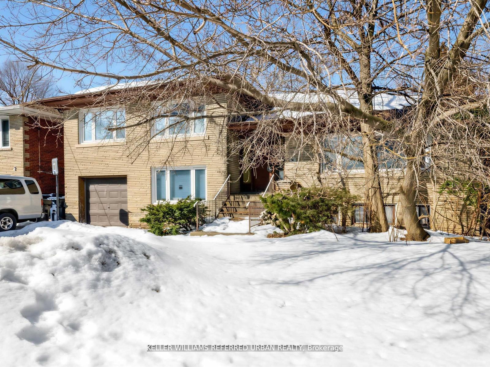 Photo 3 of 14 Frontenac Avenue, Toronto, Bedford Park-Nortown — HOMEH