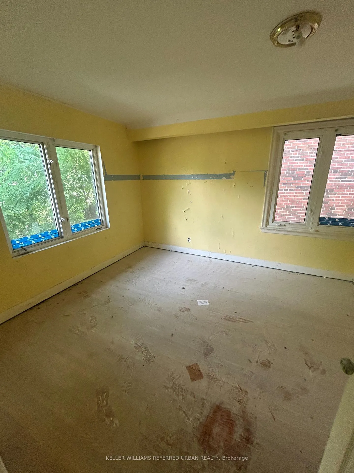 Photo 12 of 14 Frontenac Avenue, Toronto, Bedford Park-Nortown — HOMEH