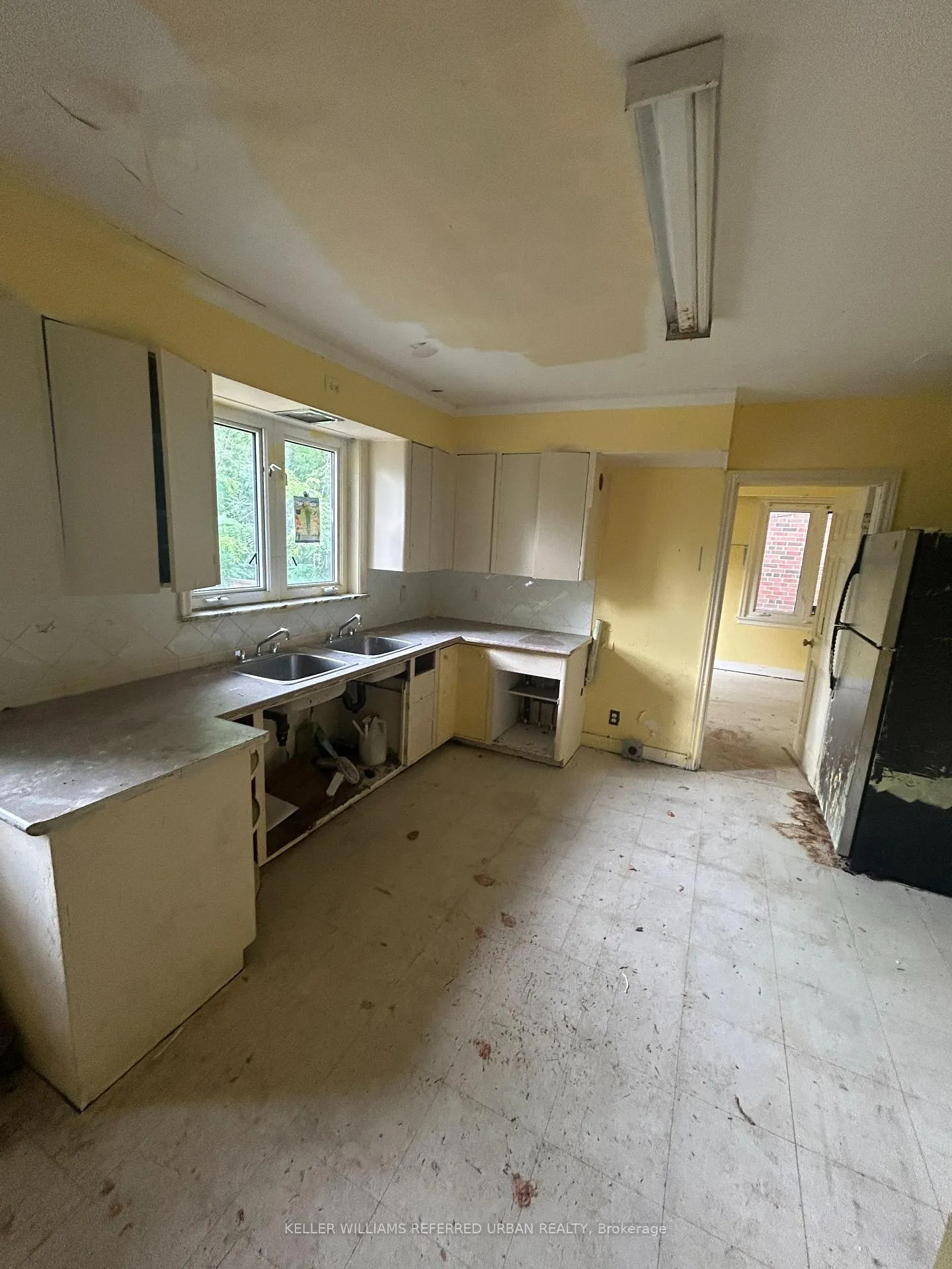 Photo 13 of 14 Frontenac Avenue, Toronto, Bedford Park-Nortown — HOMEH