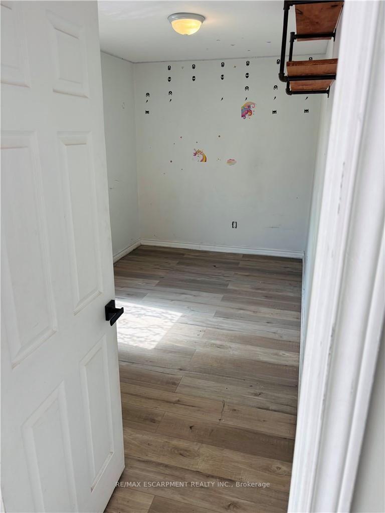Photo 5 of 218 East 8th Street, Hamilton, Centremount — HOMEH