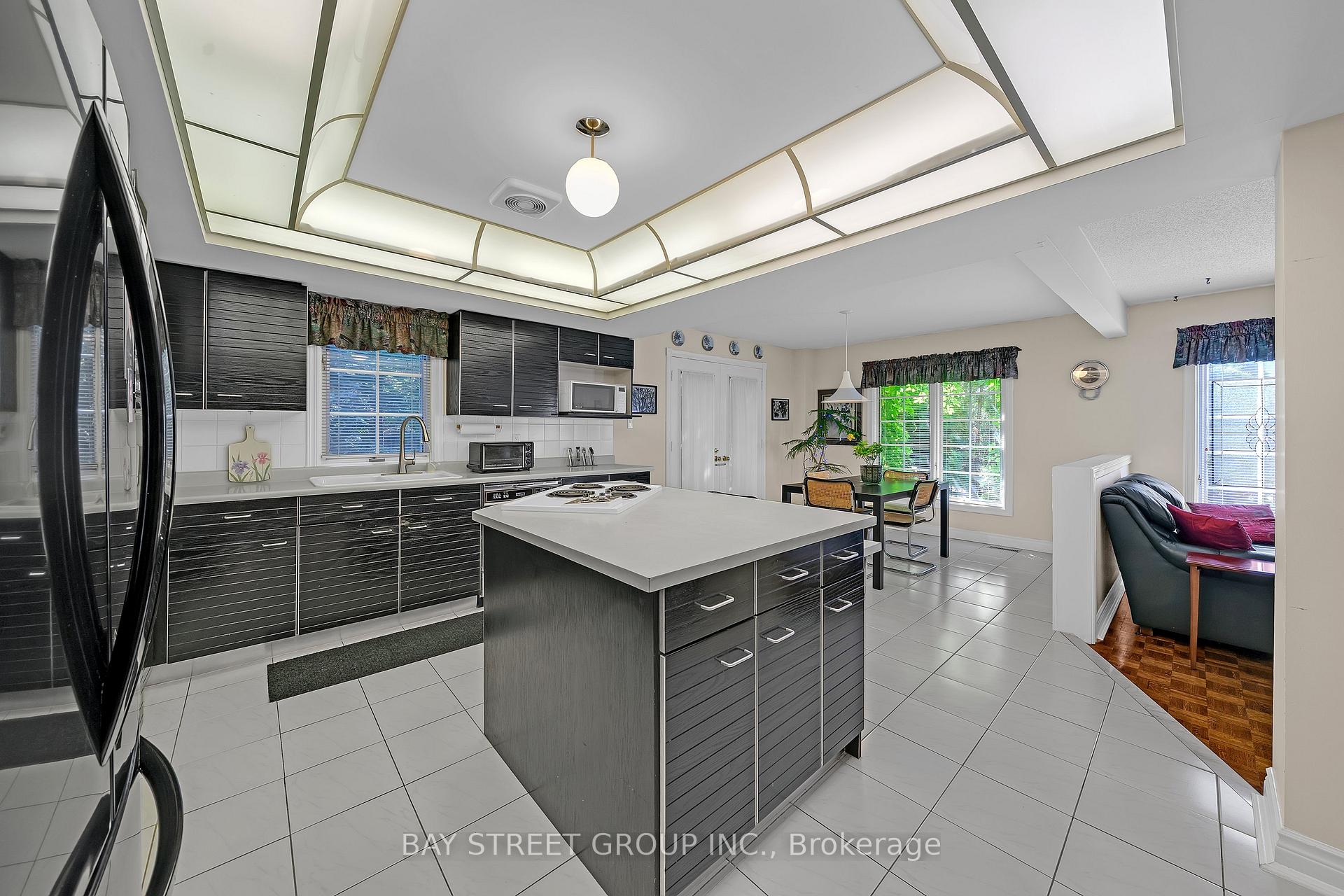 Photo 16 of 53 Strathearn Avenue, Richmond Hill, Bayview Hill — HOMEH