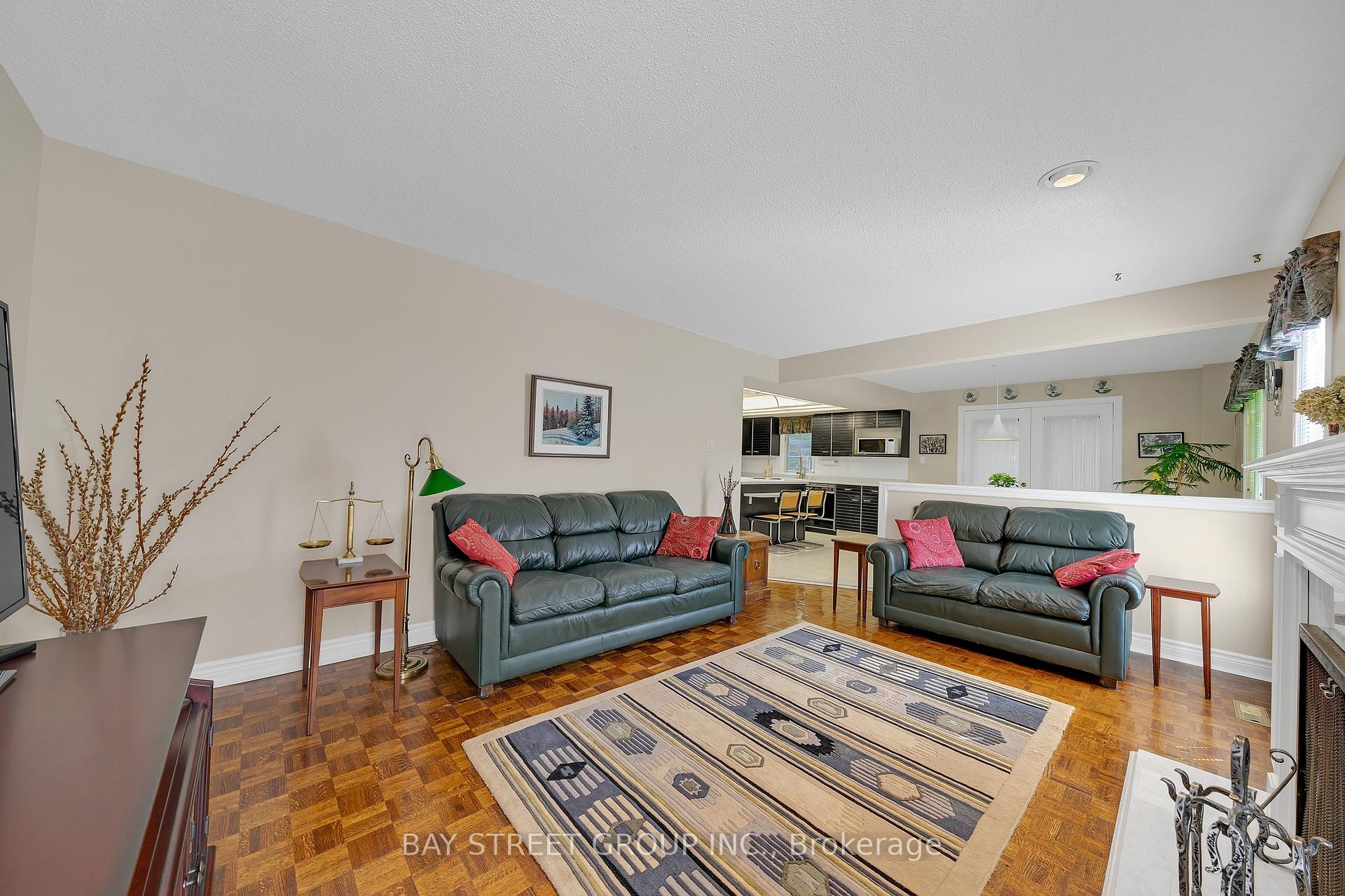 Photo 22 of 53 Strathearn Avenue, Richmond Hill, Bayview Hill — HOMEH