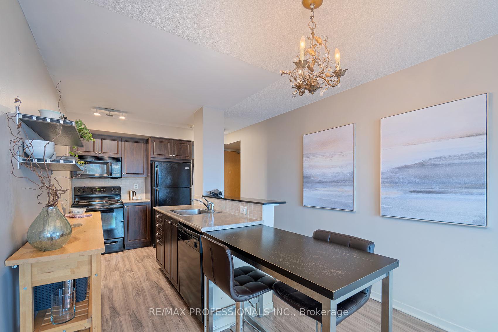 Photo 17 of Unit 704, 1040 The Queensway, Etobicoke, Islington-City Centre West — HOMEH