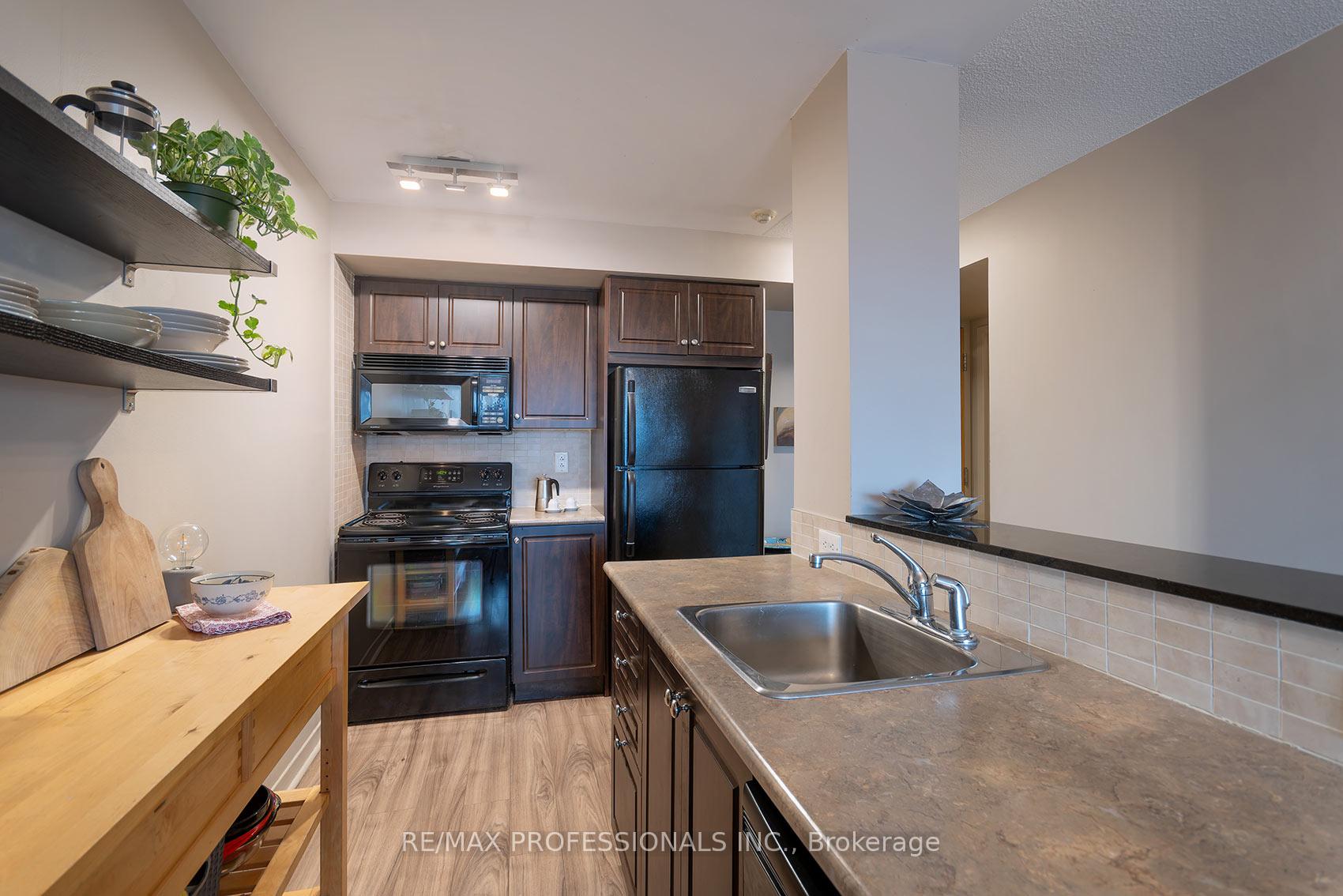 Photo 19 of Unit 704, 1040 The Queensway, Etobicoke, Islington-City Centre West — HOMEH