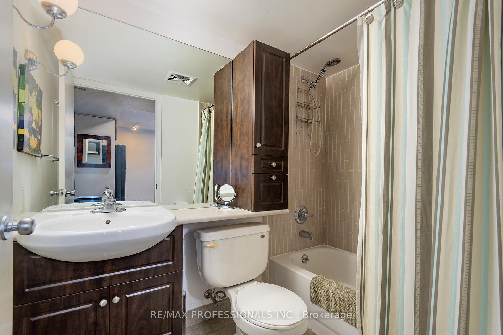 Photo 38 of Unit 704, 1040 The Queensway, Etobicoke, Islington-City Centre West — HOMEH