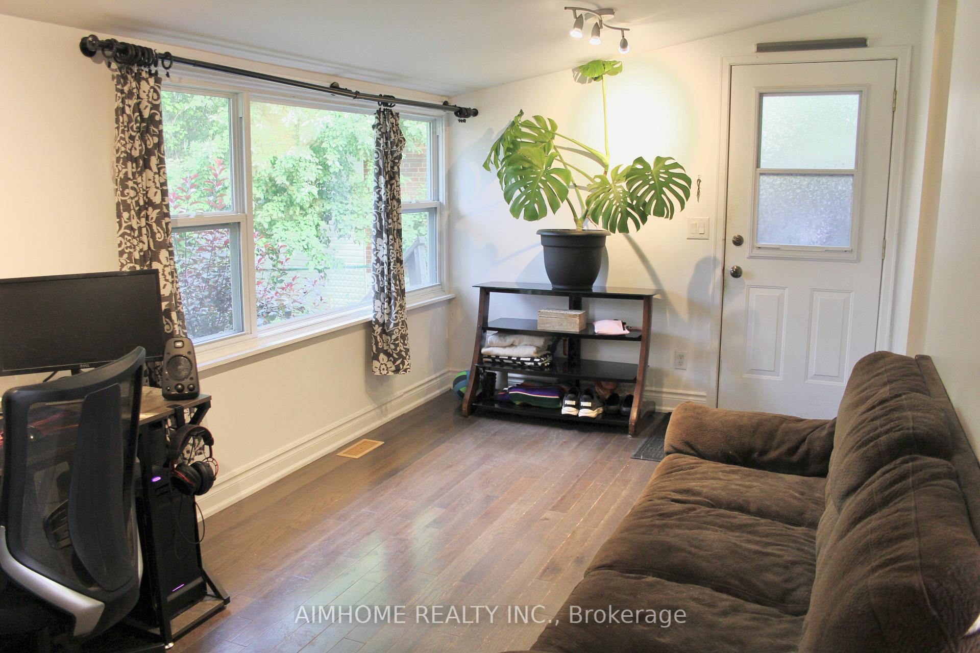 Photo 8 of 31 Camilla Crescent, Scarborough, Clairlea-Birchmount — HOMEH
