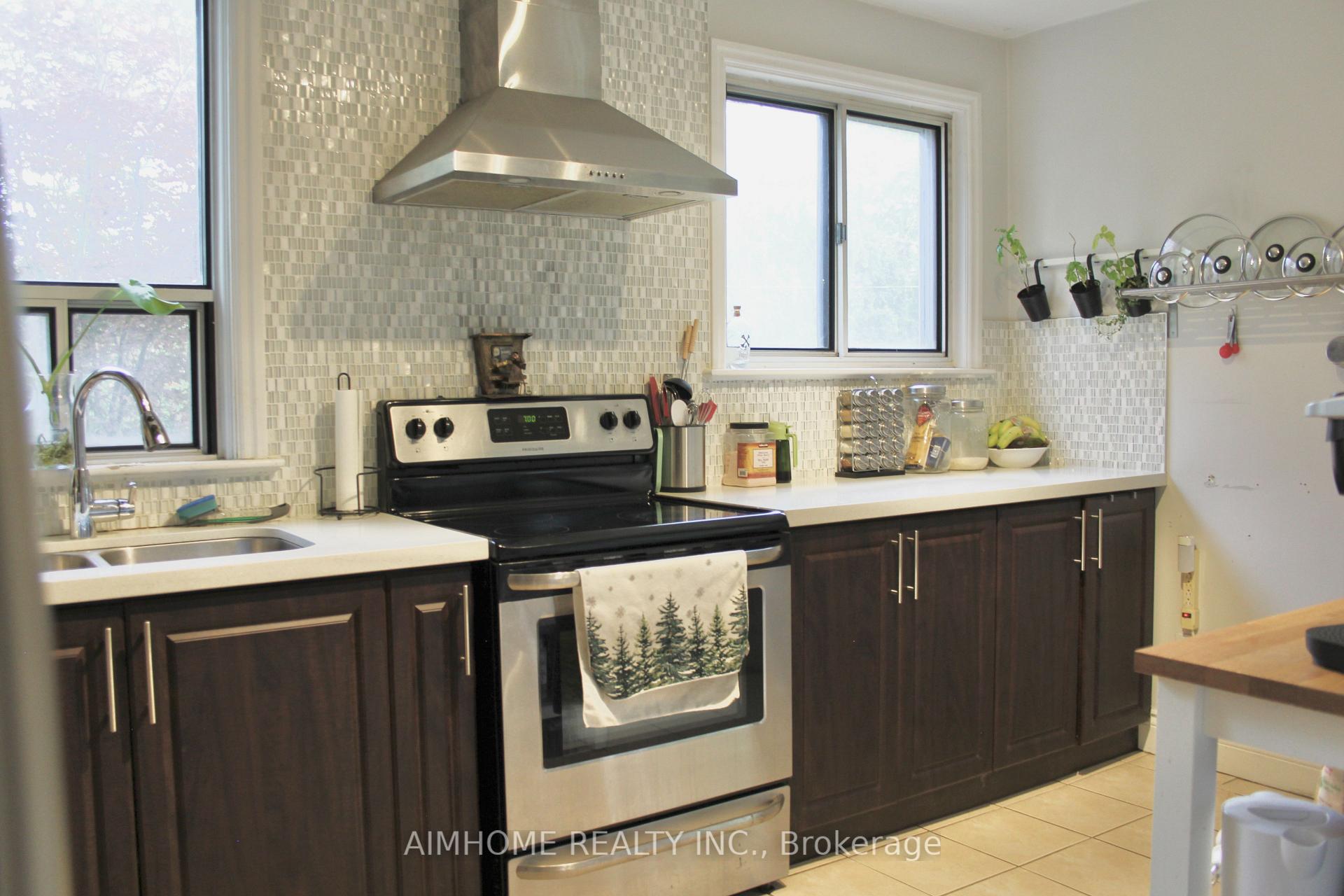 Photo 10 of 31 Camilla Crescent, Scarborough, Clairlea-Birchmount — HOMEH