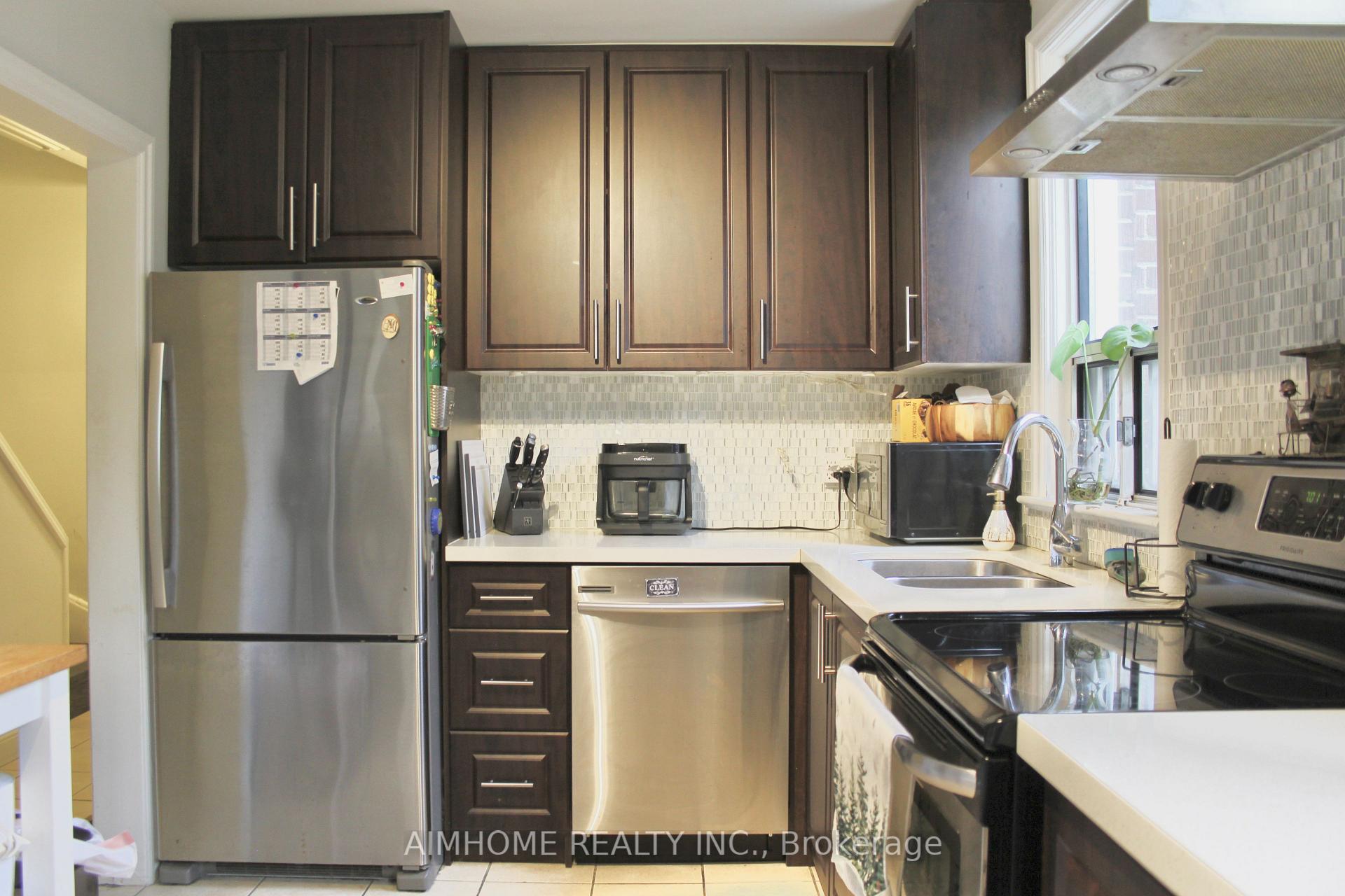 Photo 12 of 31 Camilla Crescent, Scarborough, Clairlea-Birchmount — HOMEH