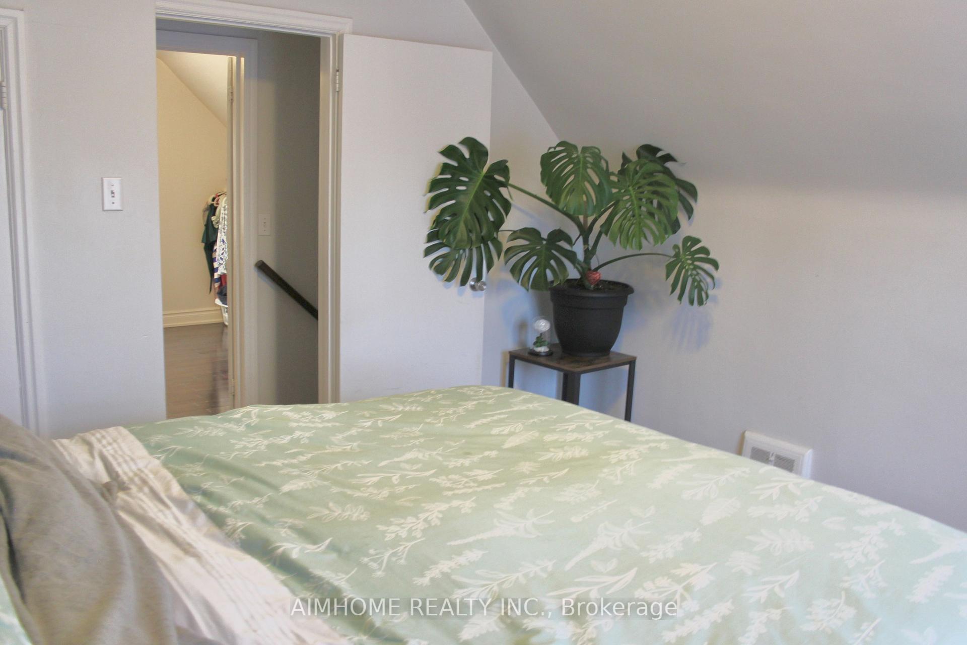 Photo 15 of 31 Camilla Crescent, Scarborough, Clairlea-Birchmount — HOMEH