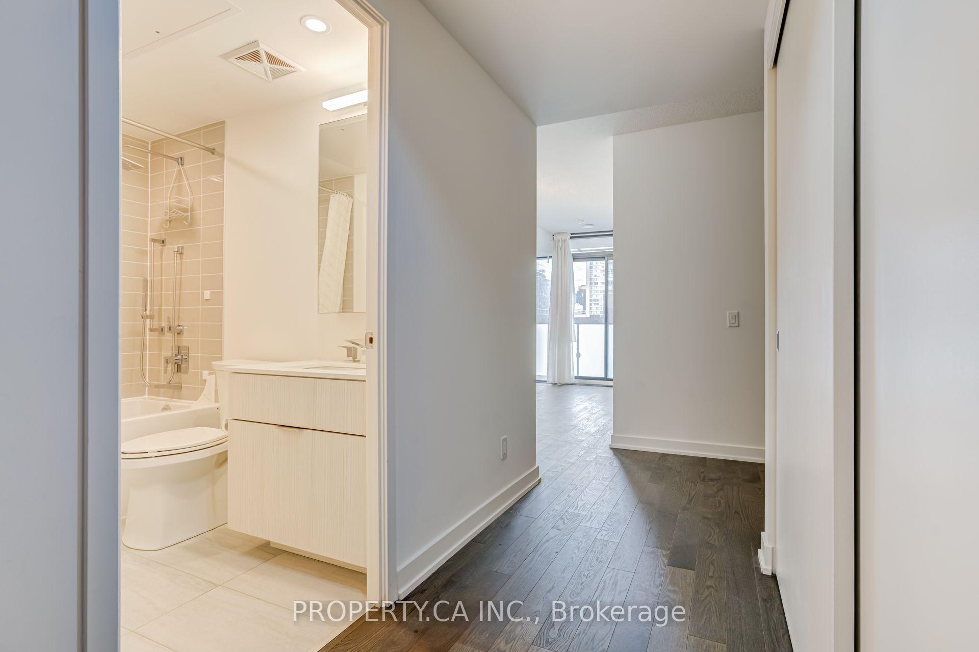 Photo 7 of Unit 1513, 25 Richmond Street E, Toronto, Church-Yonge Corridor — HOMEH