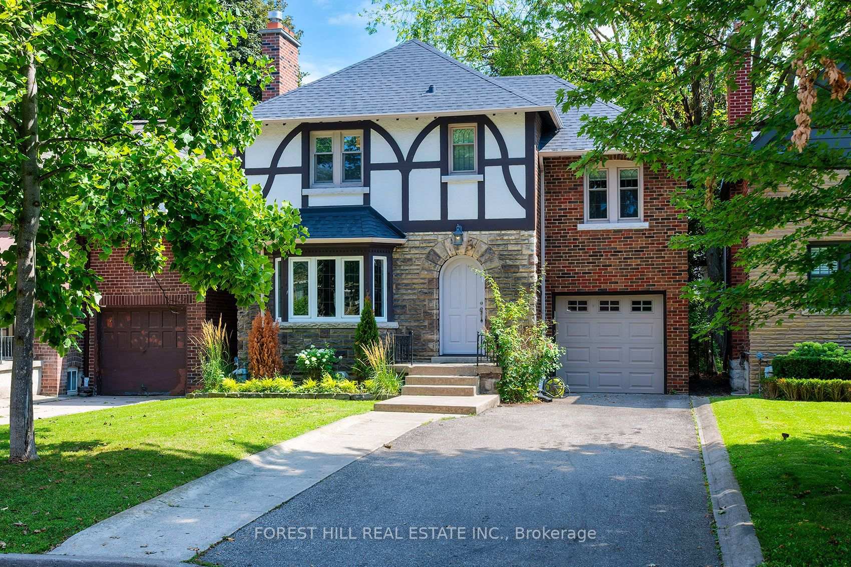 Photo 1 of 17 Fairleigh Crescent, Toronto, Forest Hill North — HOMEH