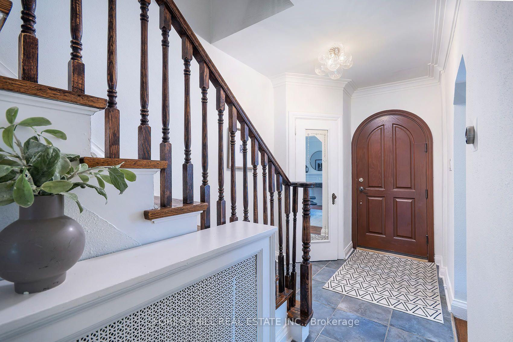 Photo 2 of 17 Fairleigh Crescent, Toronto, Forest Hill North — HOMEH