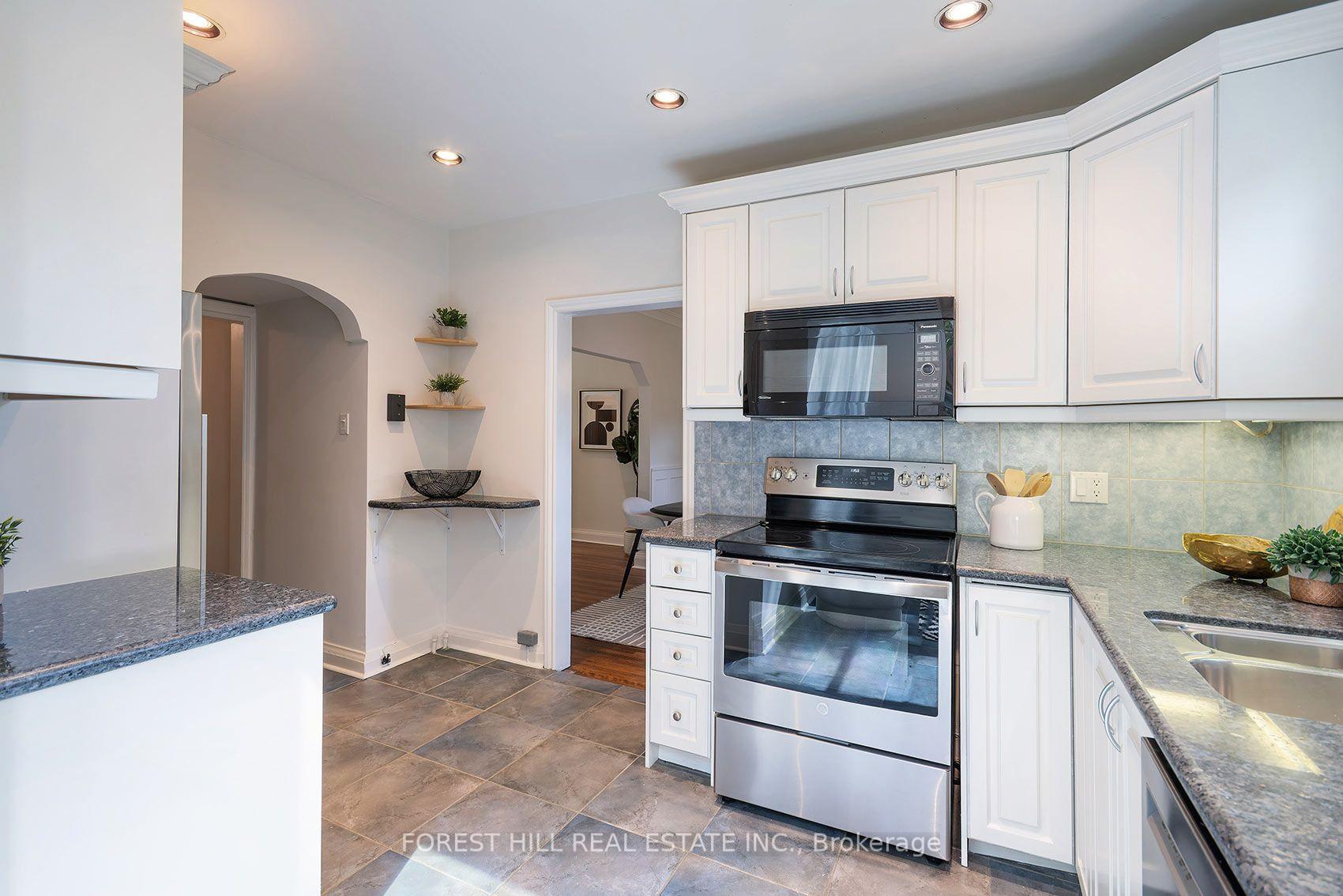 Photo 8 of 17 Fairleigh Crescent, Toronto, Forest Hill North — HOMEH