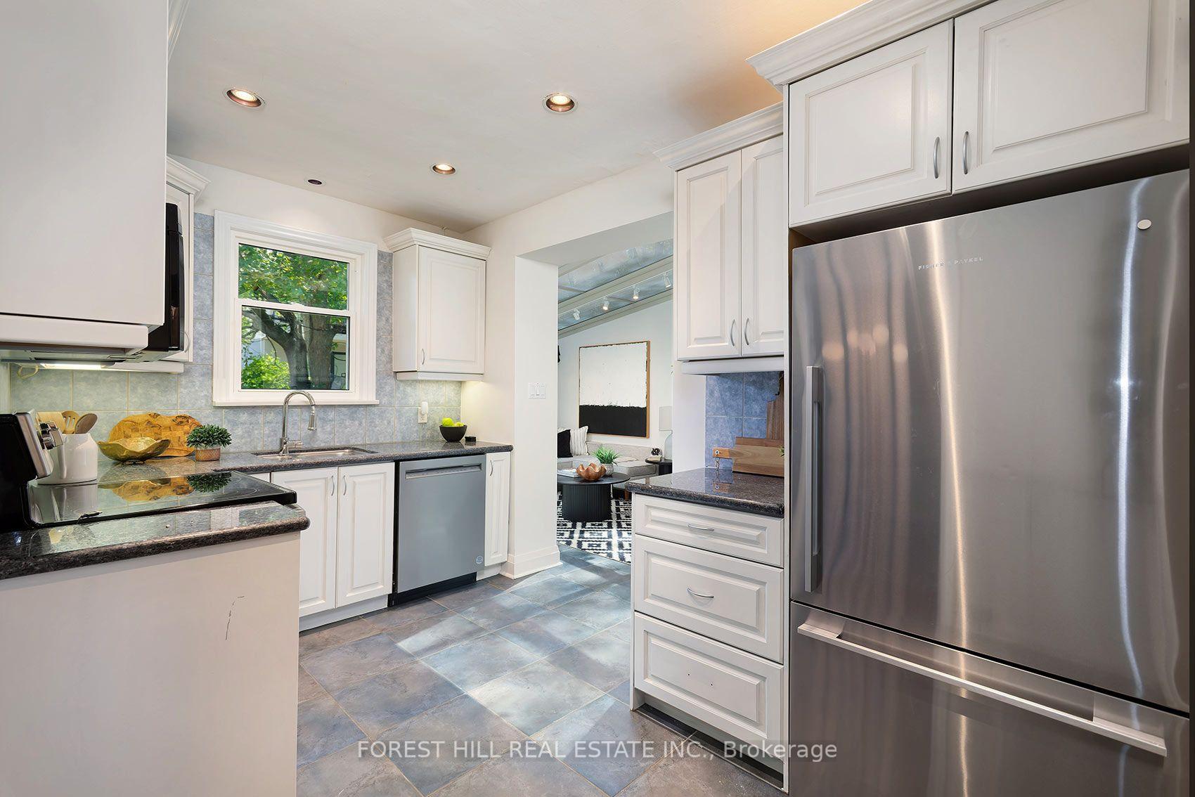 Photo 9 of 17 Fairleigh Crescent, Toronto, Forest Hill North — HOMEH