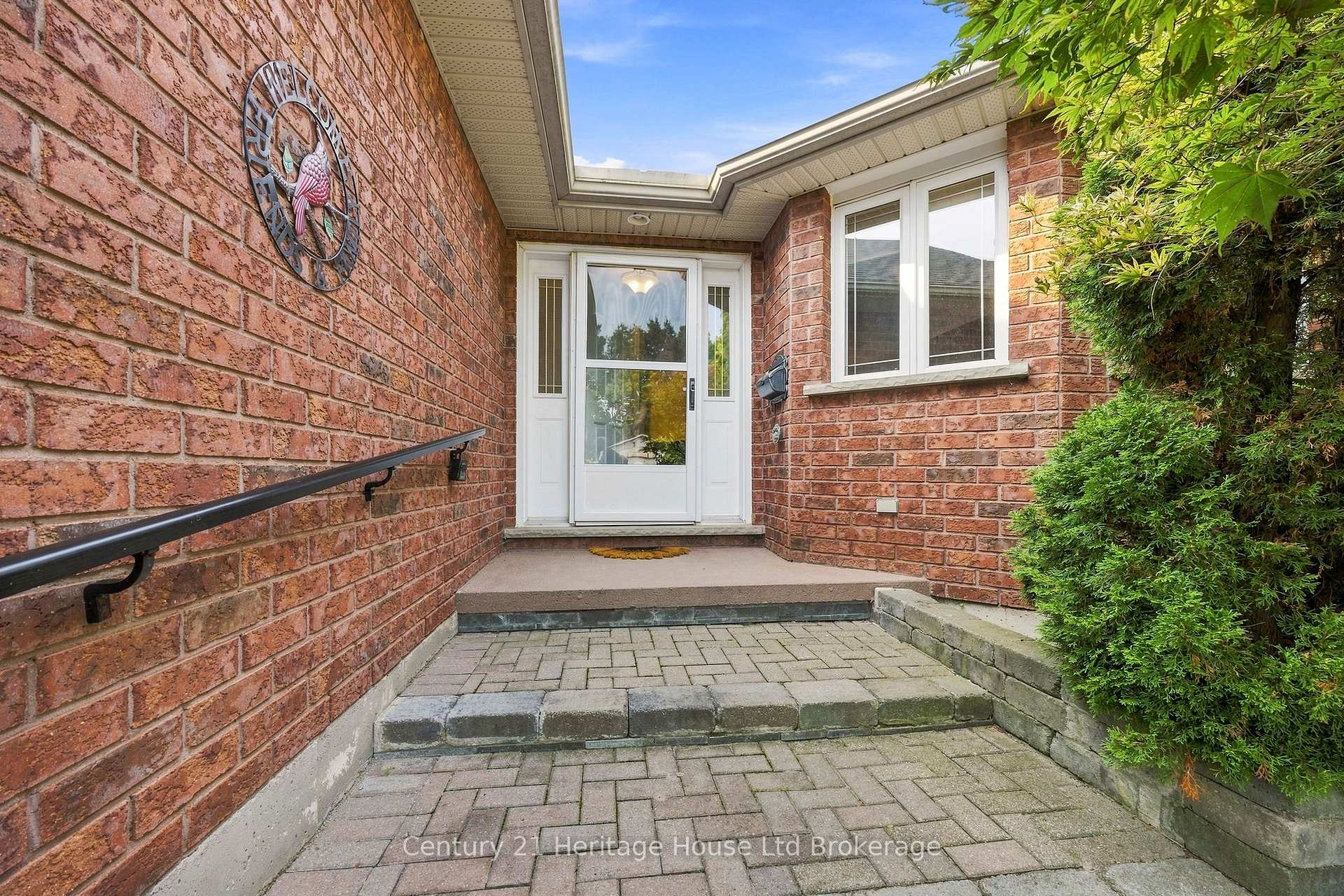 Photo 2 of 43 Beech Boulevard, Tillsonburg — HOMEH