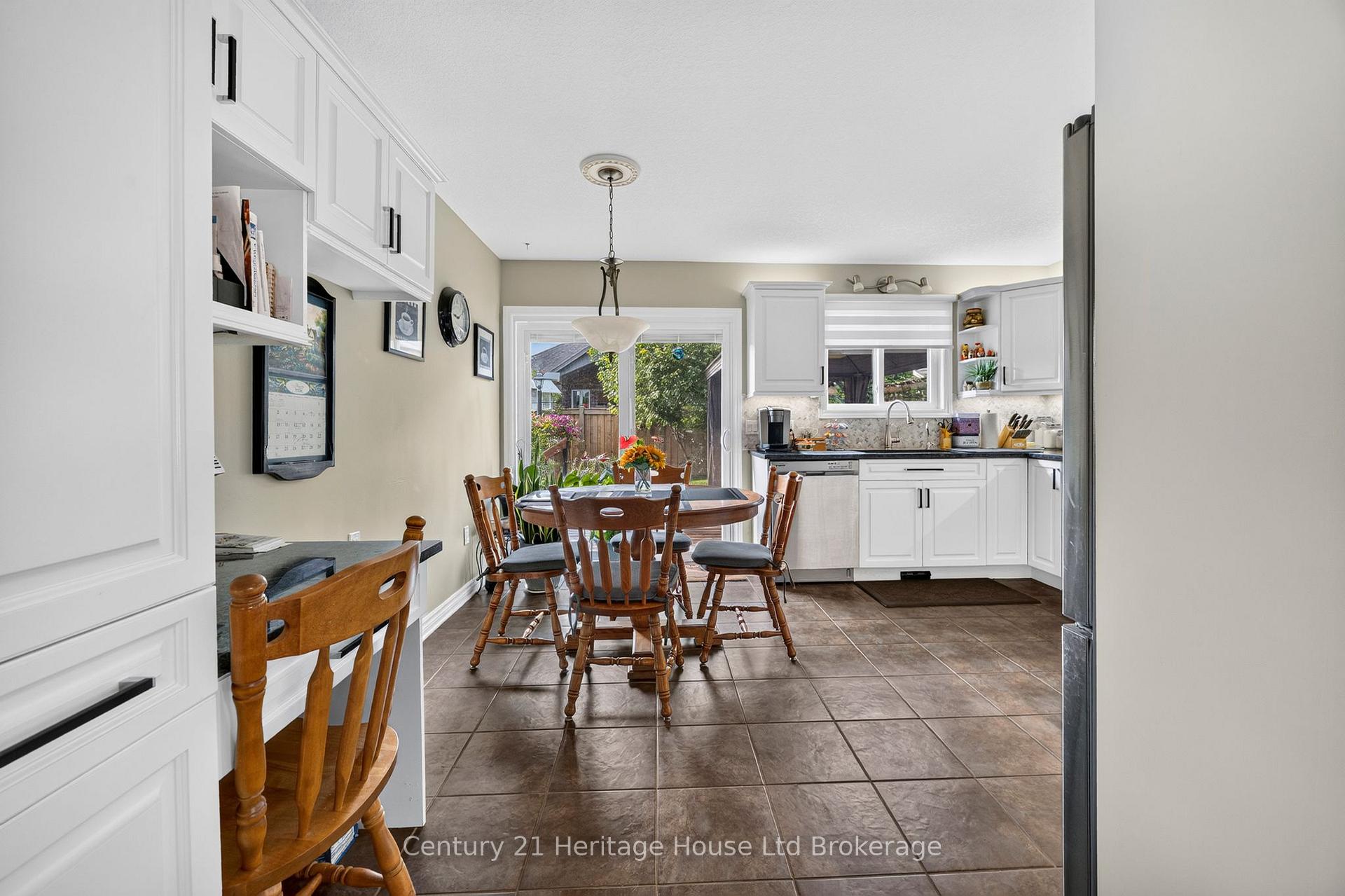 Photo 4 of 43 Beech Boulevard, Tillsonburg — HOMEH