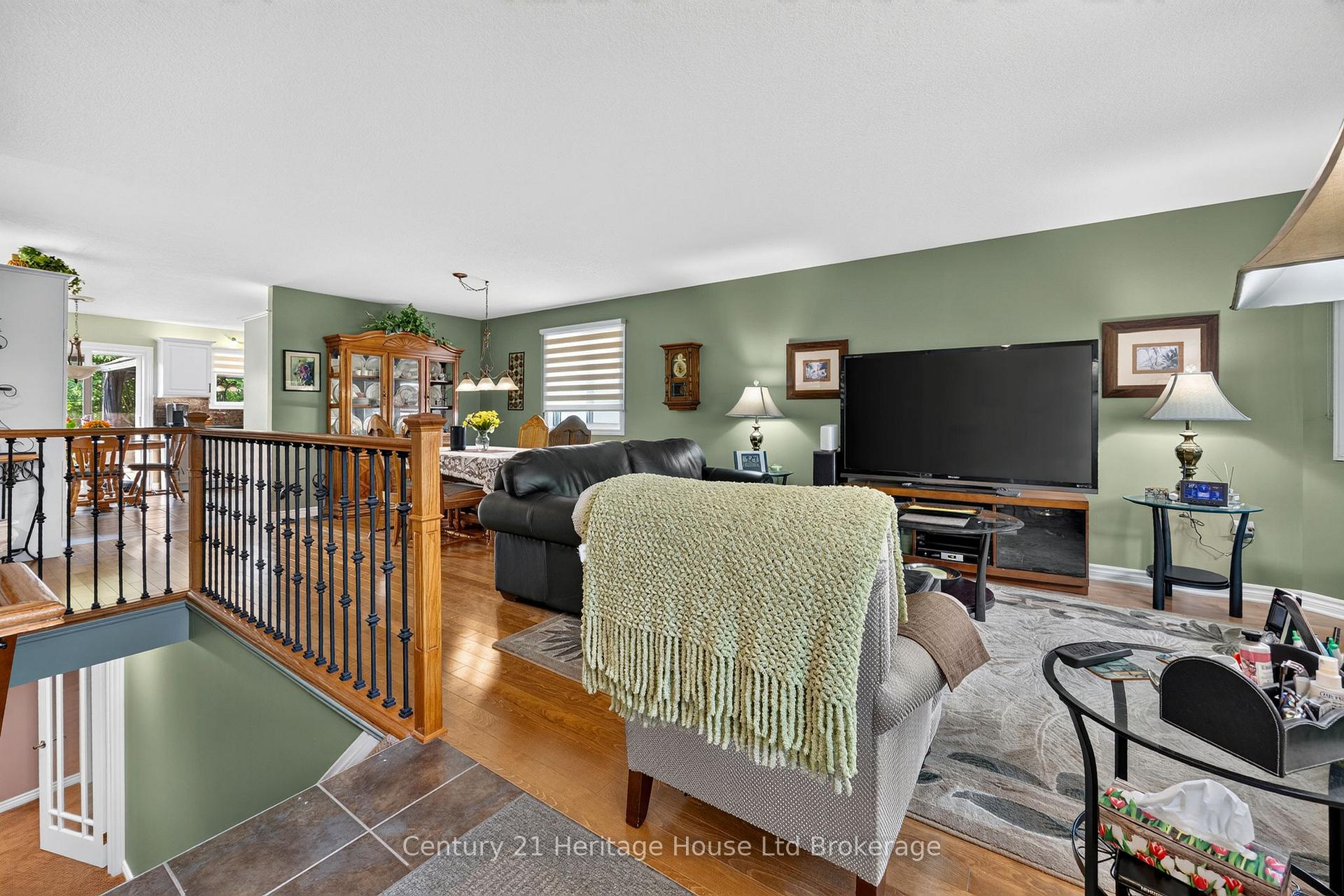 Photo 5 of 43 Beech Boulevard, Tillsonburg — HOMEH