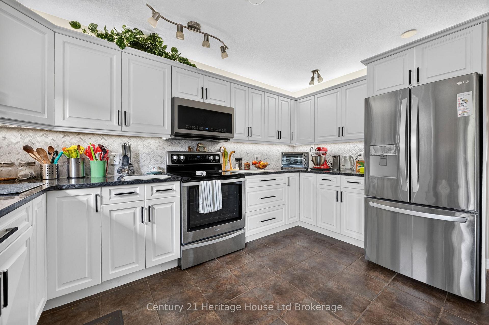 Photo 9 of 43 Beech Boulevard, Tillsonburg — HOMEH