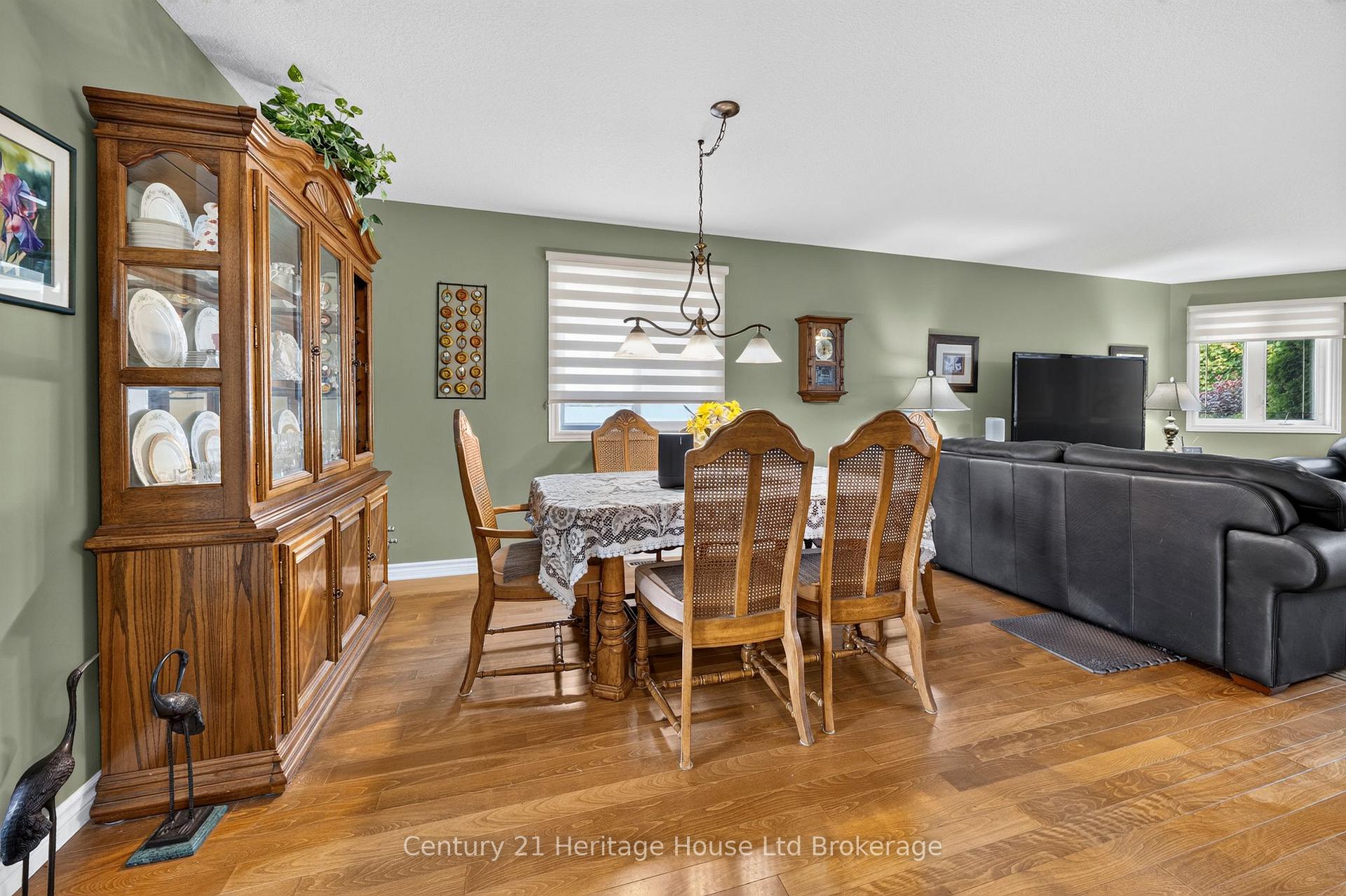 Photo 11 of 43 Beech Boulevard, Tillsonburg — HOMEH