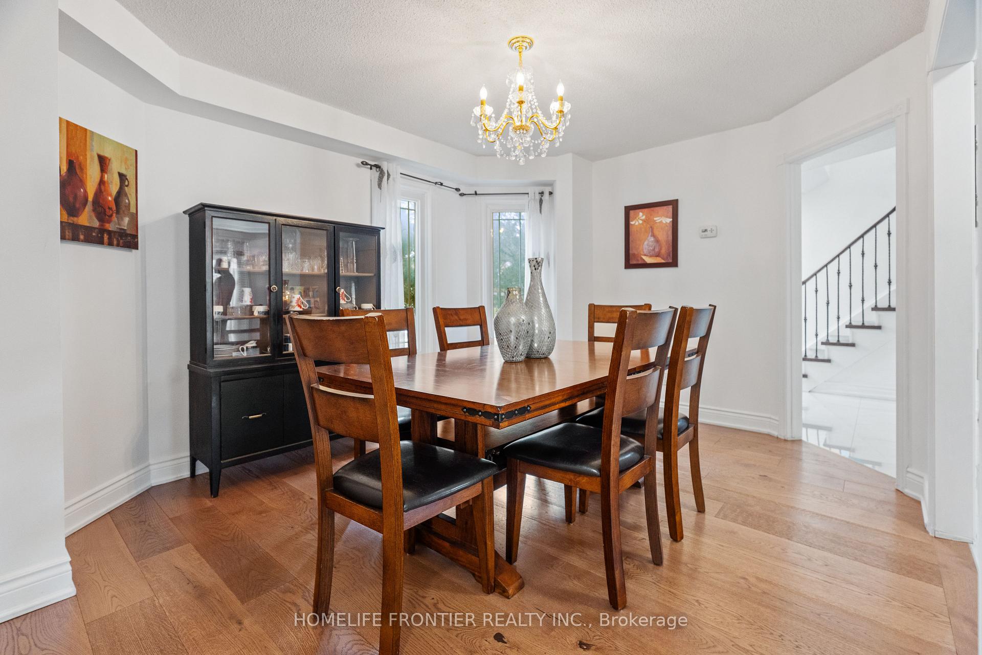 Photo 3 of 55 Attridge Drive, Aurora, Aurora Village — HOMEH