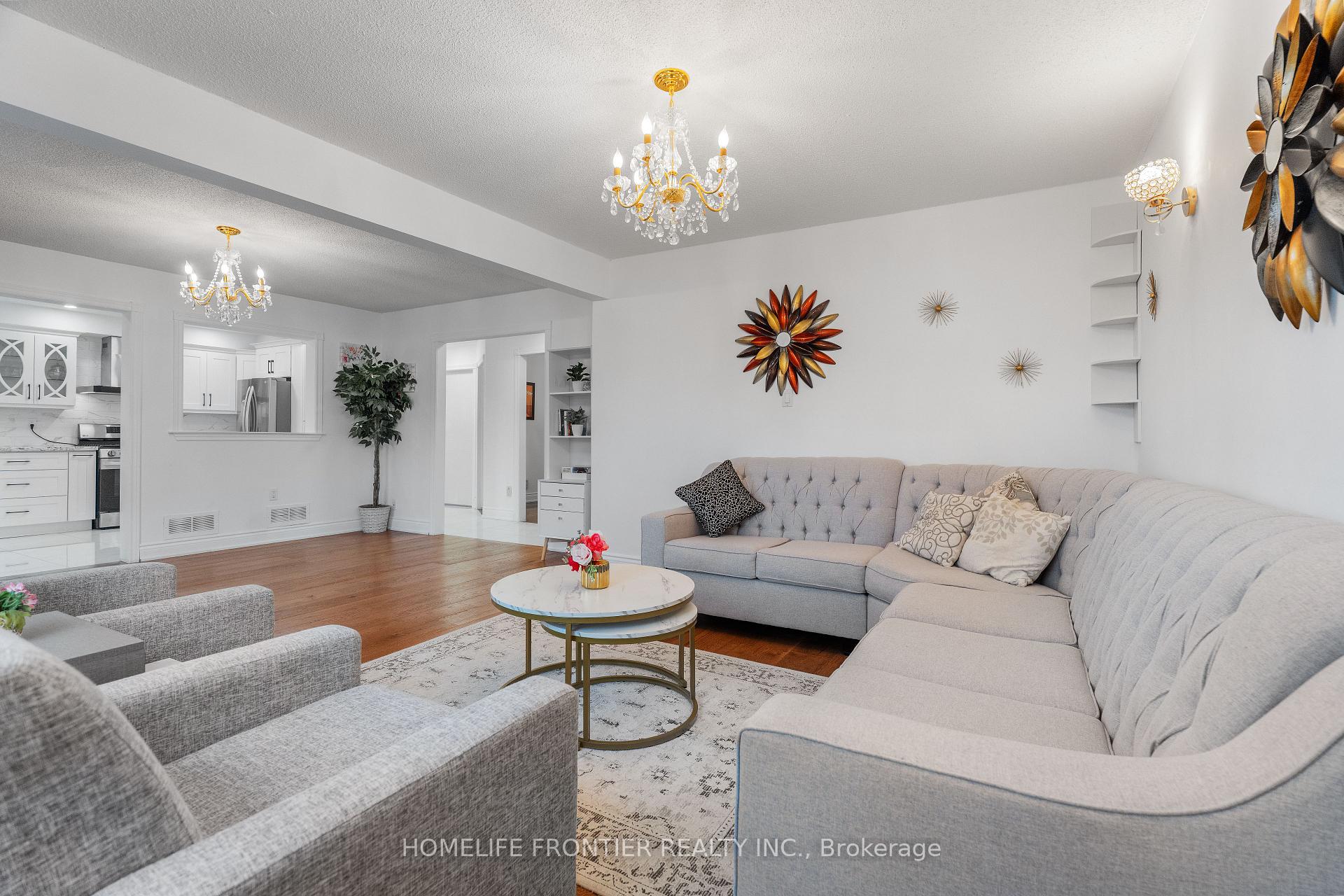 Photo 5 of 55 Attridge Drive, Aurora, Aurora Village — HOMEH