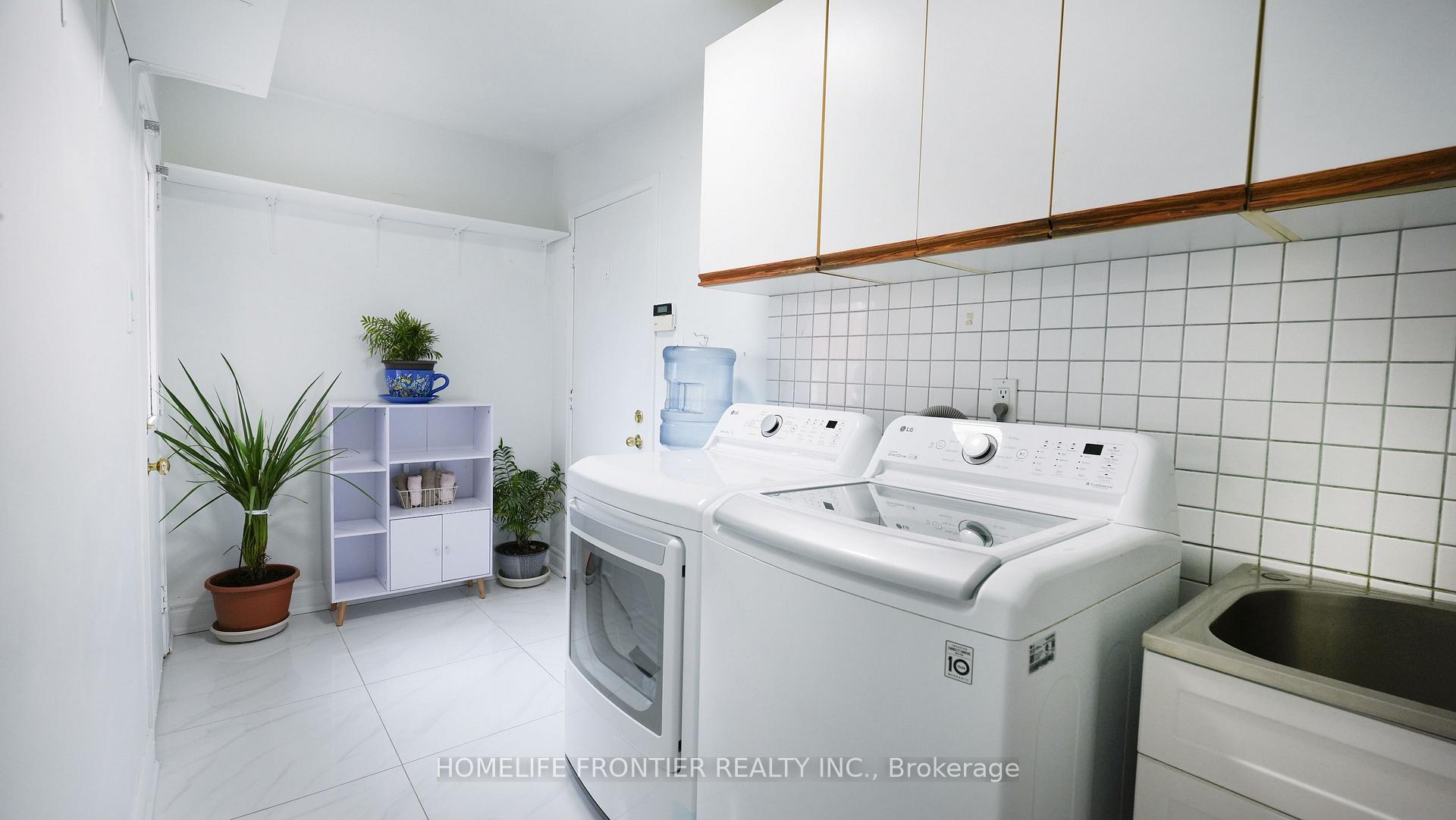 Photo 8 of 55 Attridge Drive, Aurora, Aurora Village — HOMEH