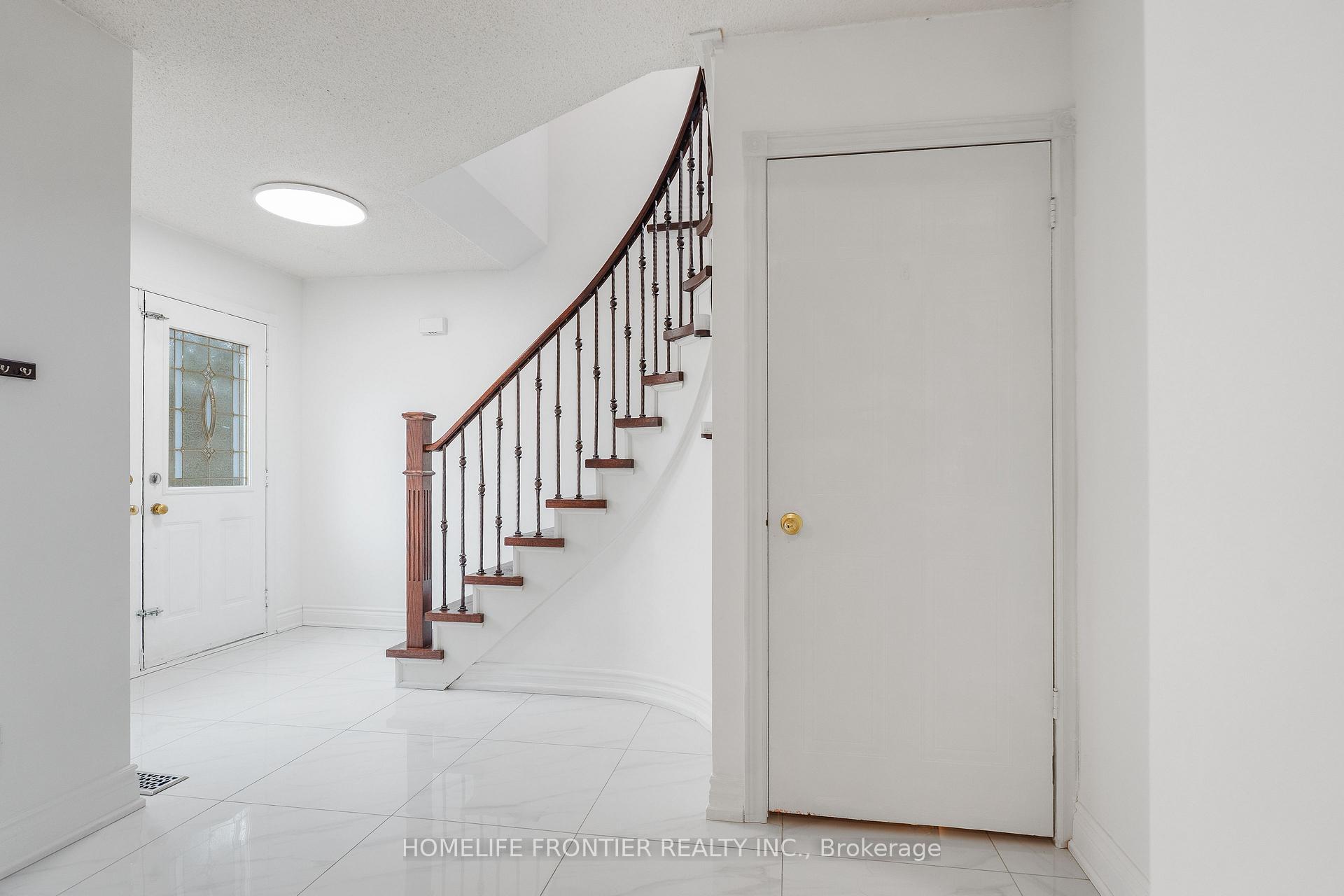 Photo 9 of 55 Attridge Drive, Aurora, Aurora Village — HOMEH