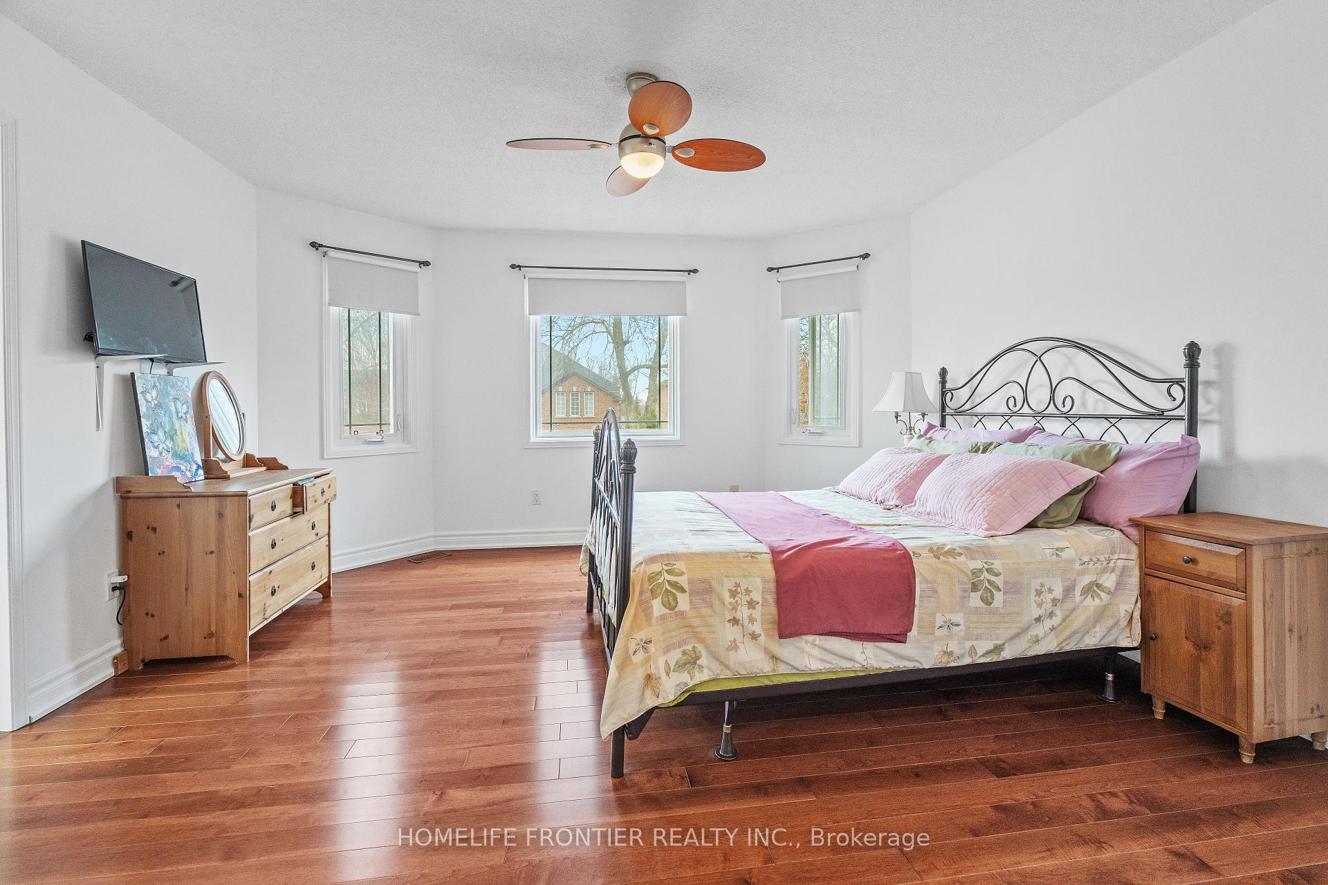 Photo 11 of 55 Attridge Drive, Aurora, Aurora Village — HOMEH