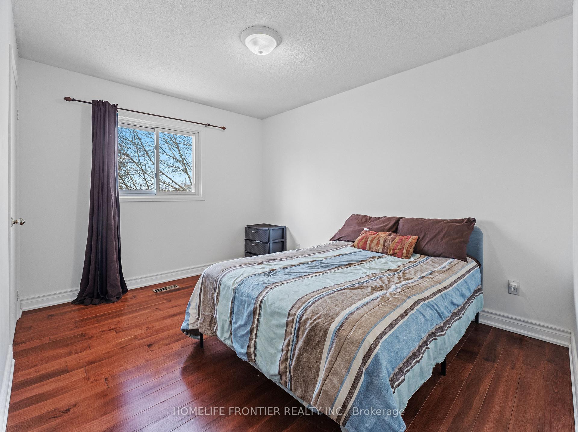 Photo 13 of 55 Attridge Drive, Aurora, Aurora Village — HOMEH