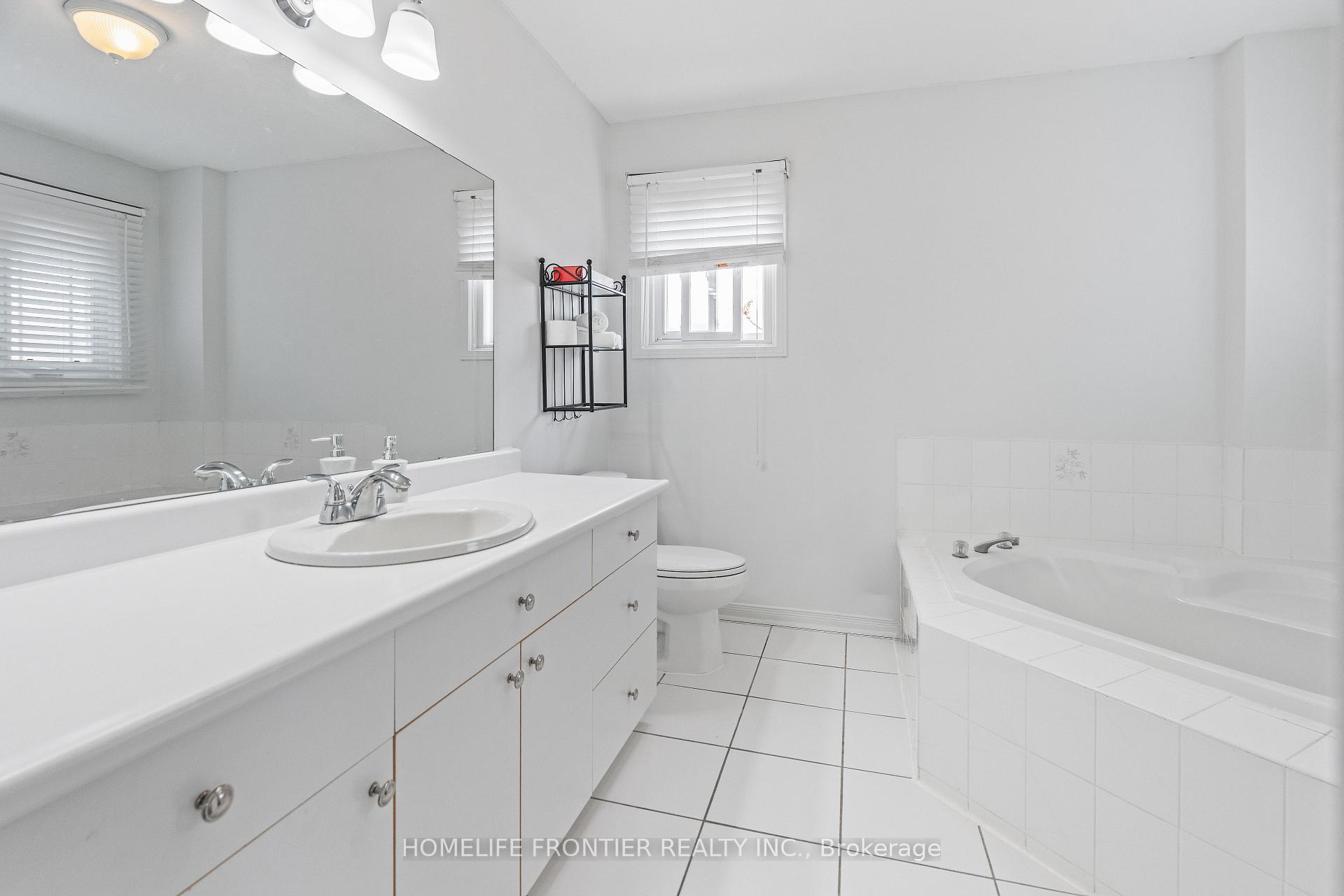 Photo 17 of 55 Attridge Drive, Aurora, Aurora Village — HOMEH