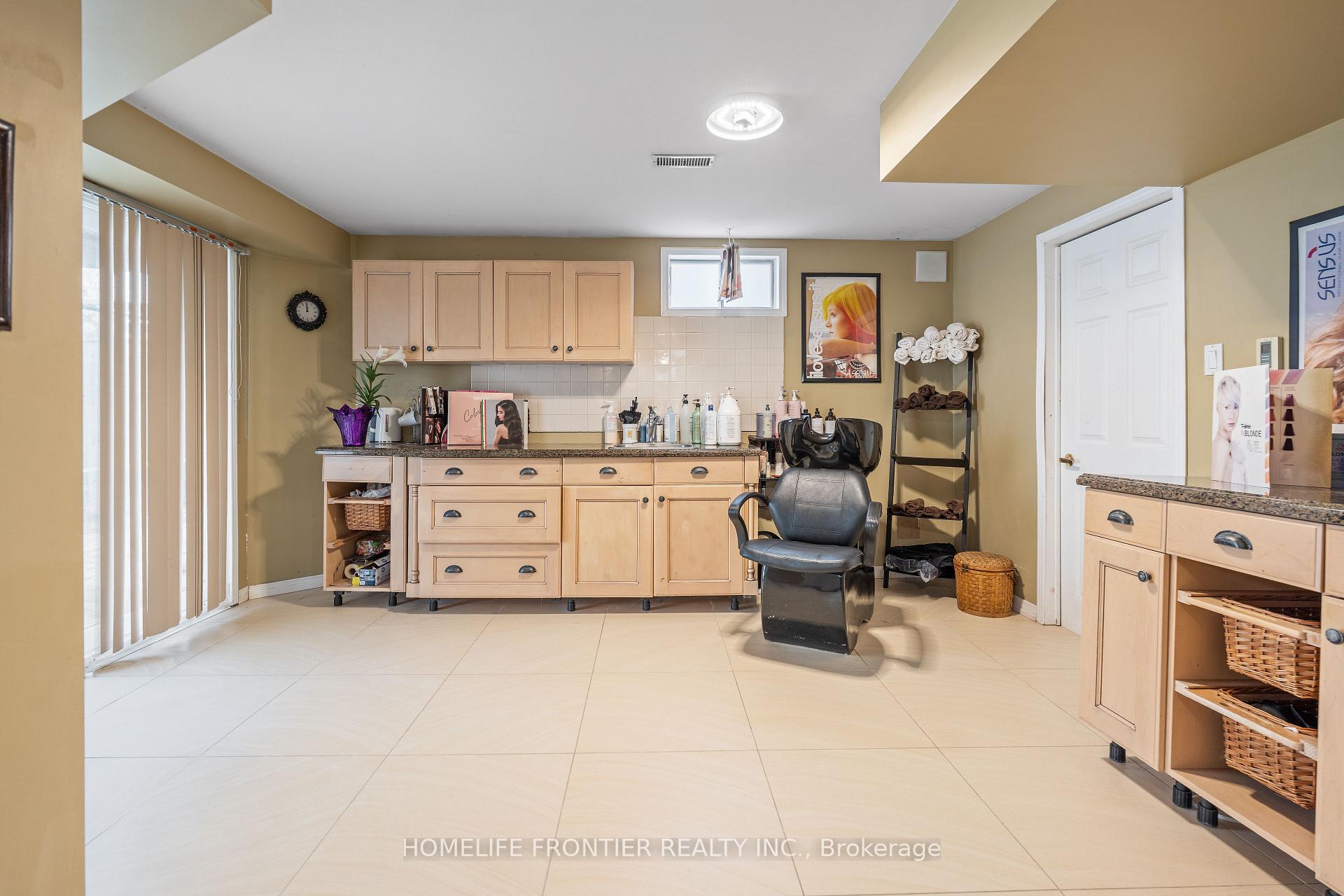 Photo 20 of 55 Attridge Drive, Aurora, Aurora Village — HOMEH