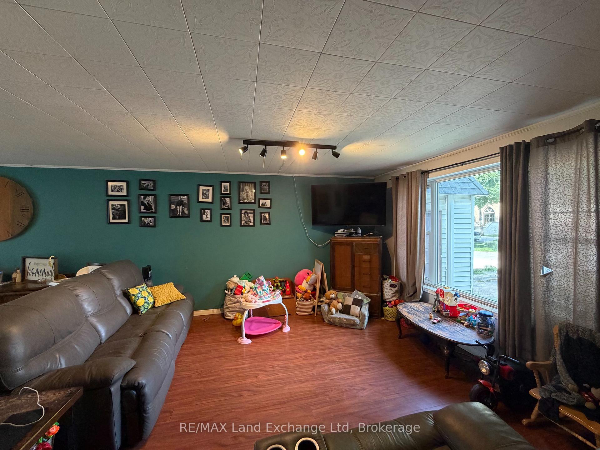 Photo 3 of 204 Minnie Street, North Huron, Wingham — HOMEH