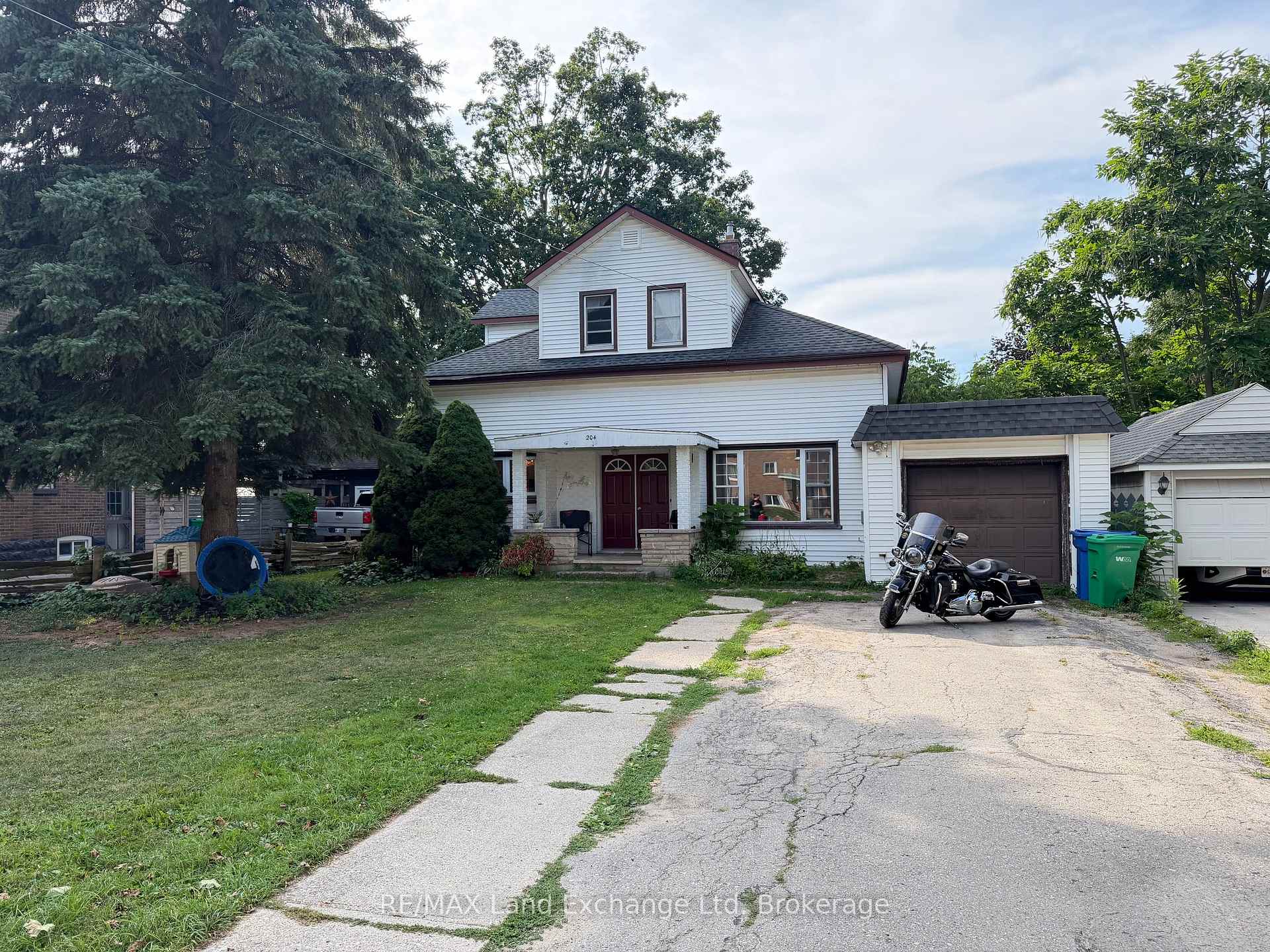 Photo 15 of 204 Minnie Street, North Huron, Wingham — HOMEH