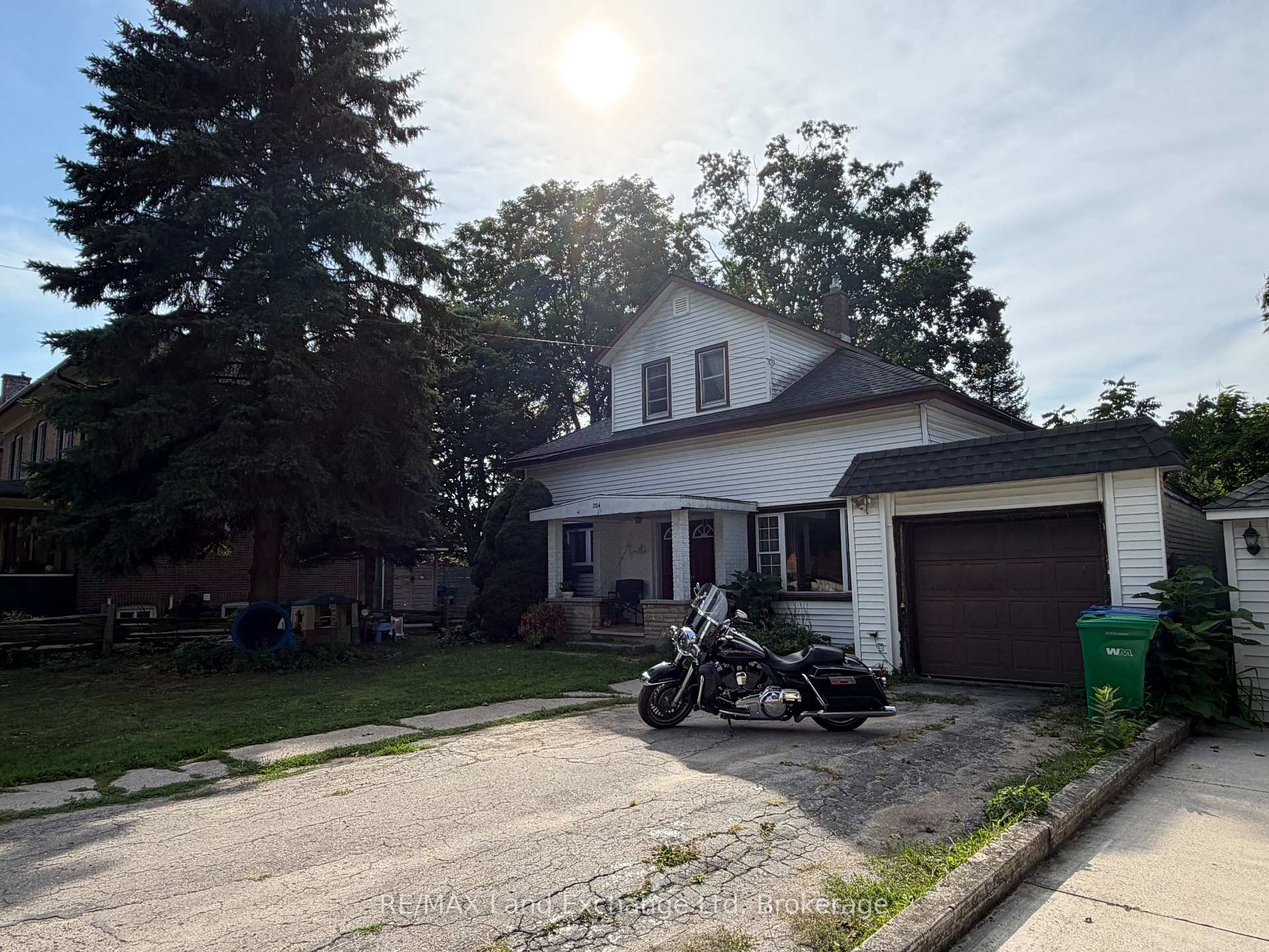 Photo 17 of 204 Minnie Street, North Huron, Wingham — HOMEH