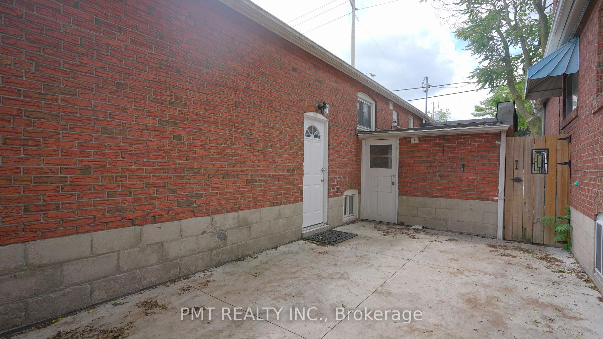 Photo 18 of Unit Lower, 881 Coxwell Avenue, Toronto, Danforth Village-East York — HOMEH